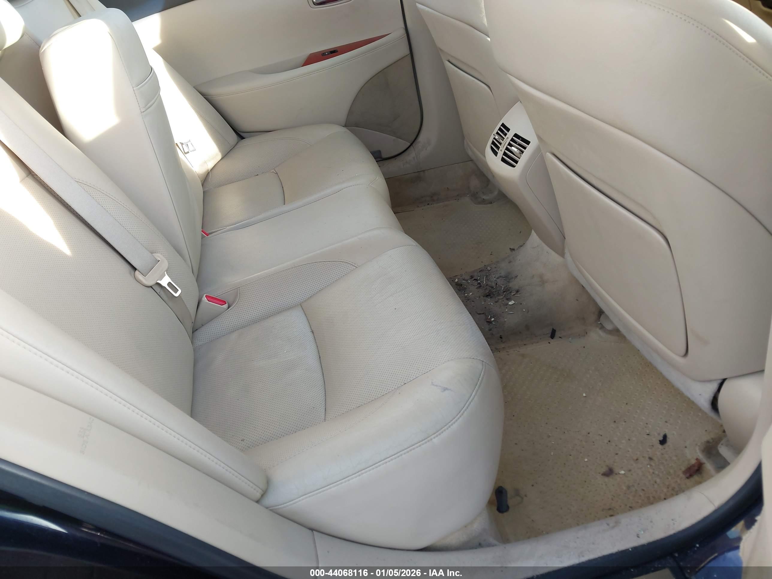 LEXUS ES image 8