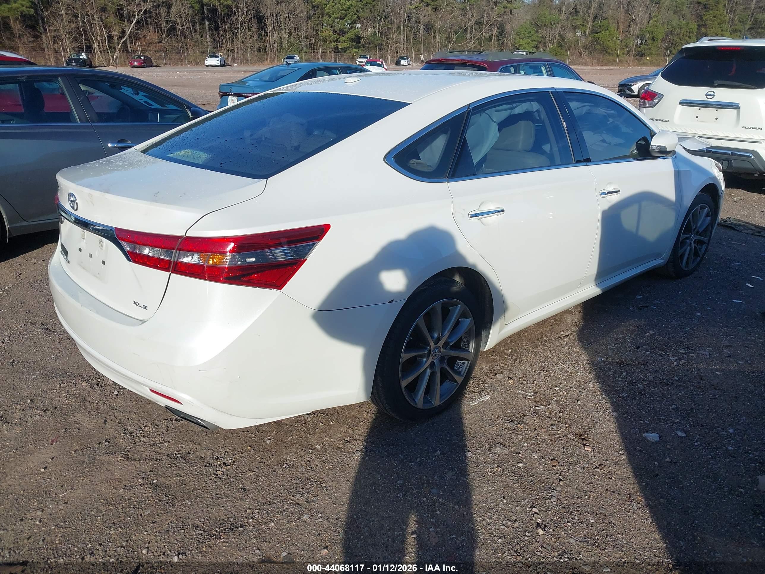TOYOTA AVALON image 4