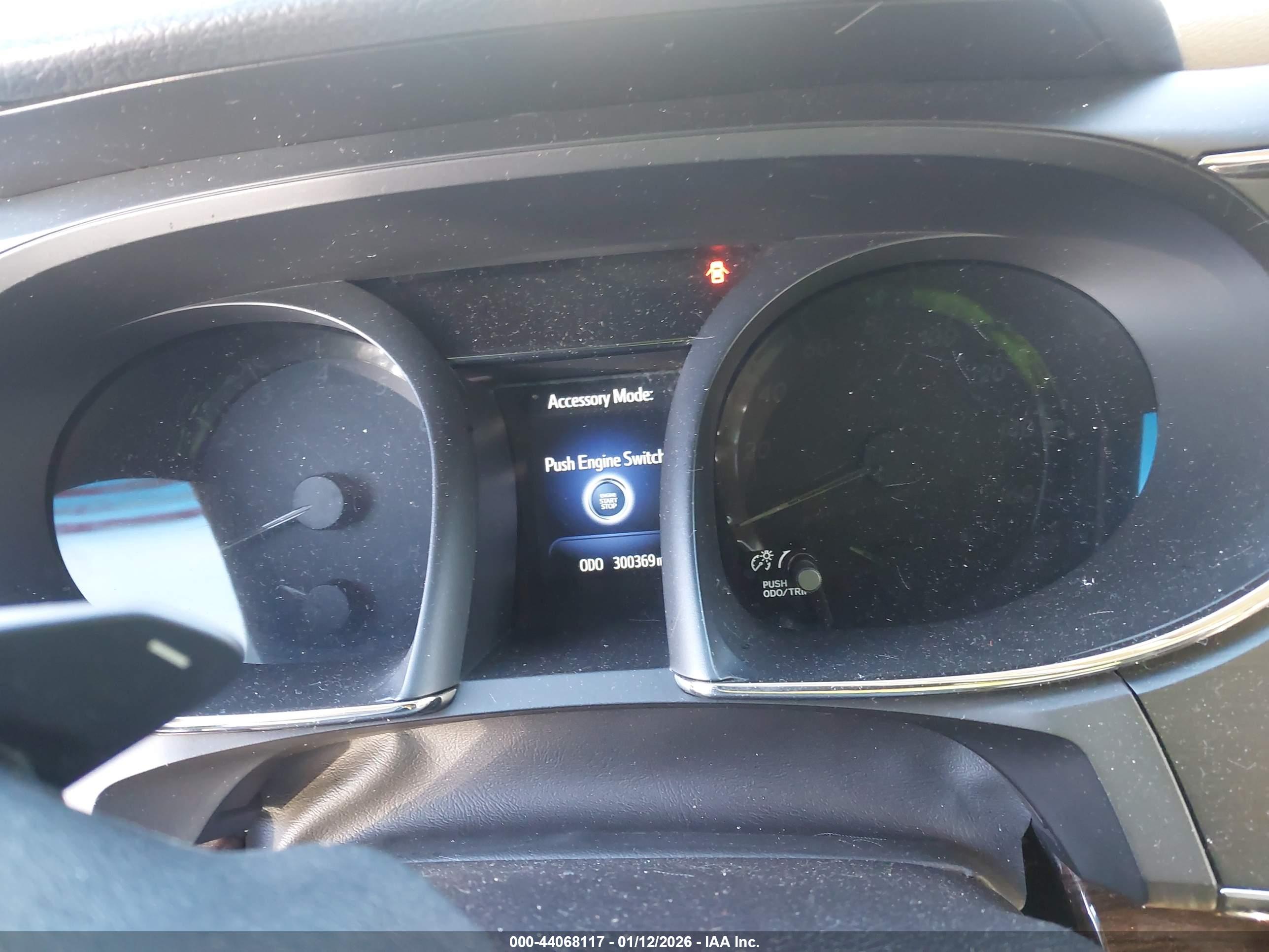 TOYOTA AVALON image 7