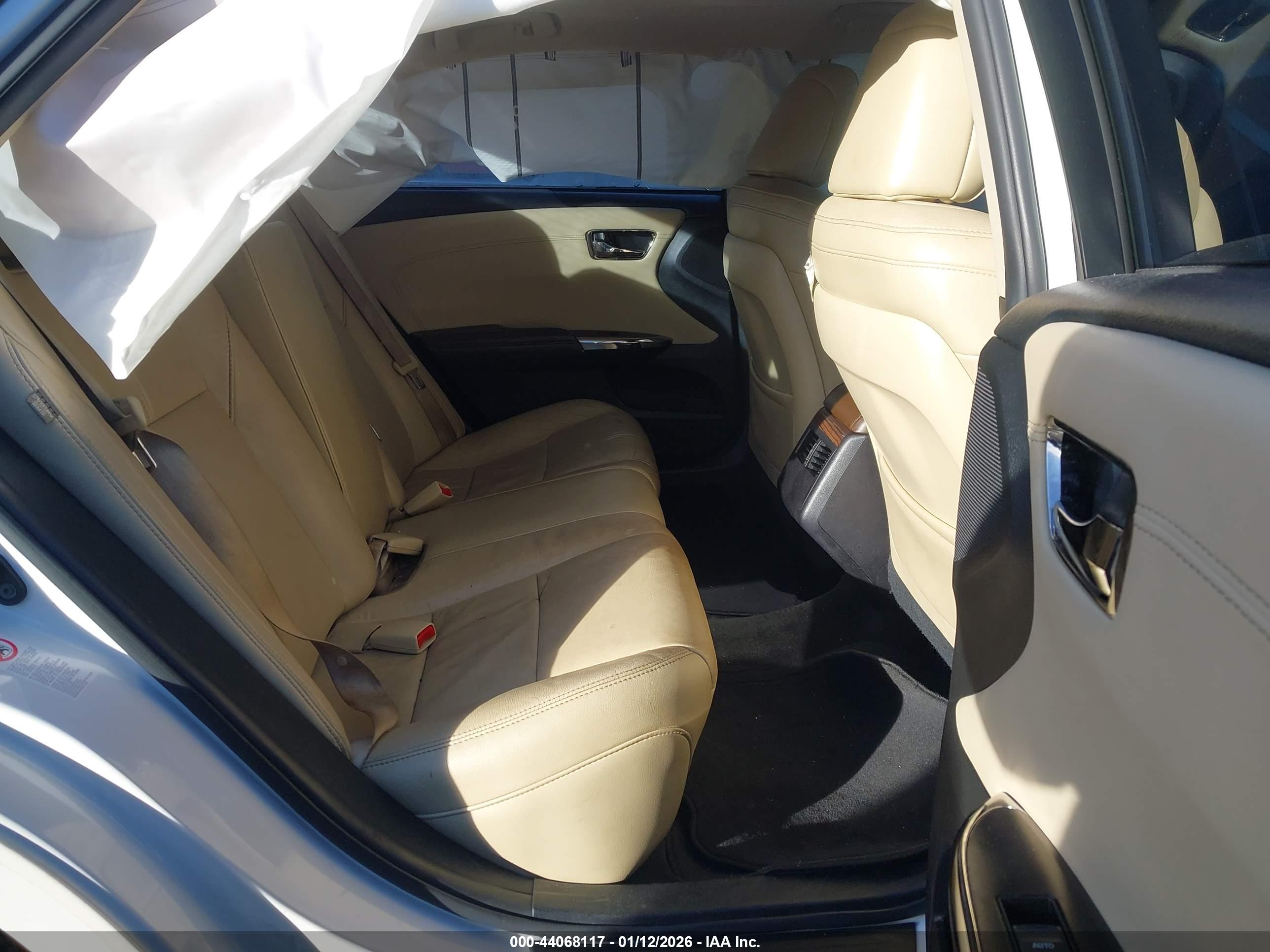 TOYOTA AVALON image 8