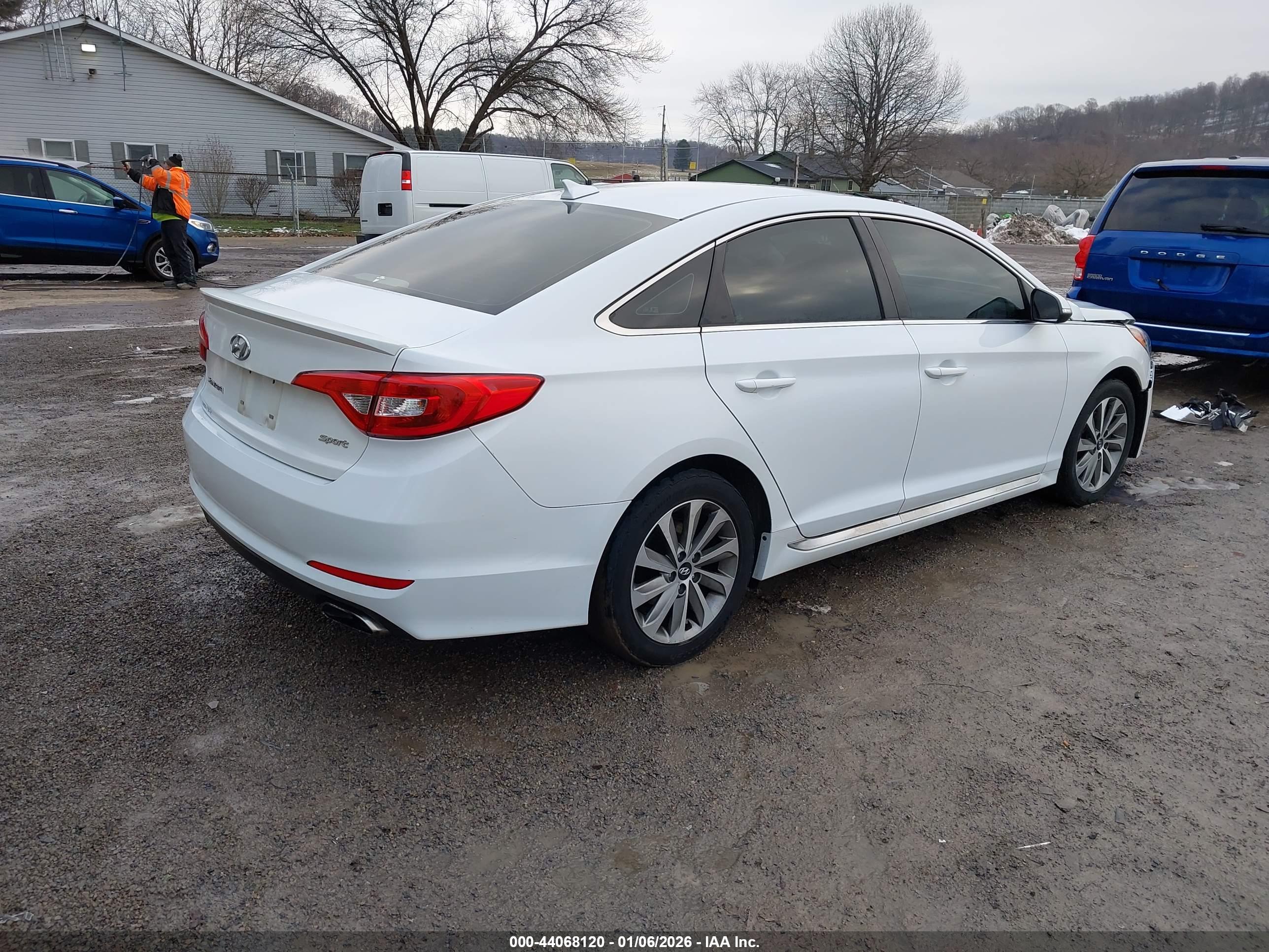 HYUNDAI SONATA image 4