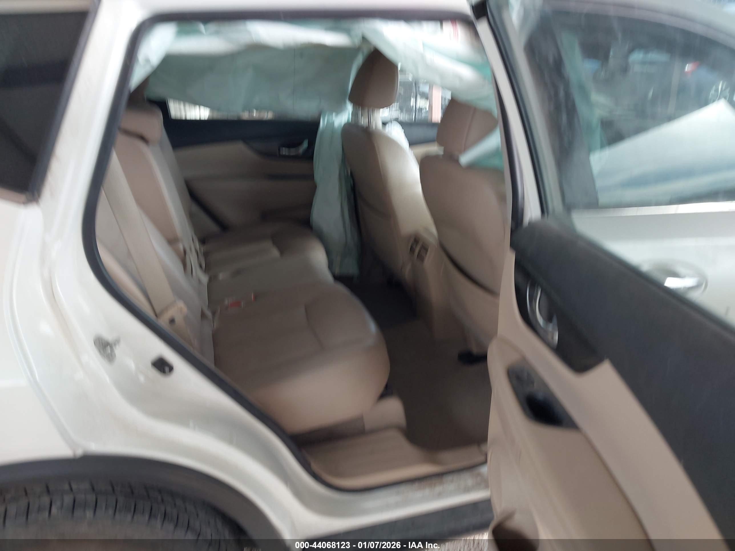 NISSAN ROGUE image 8