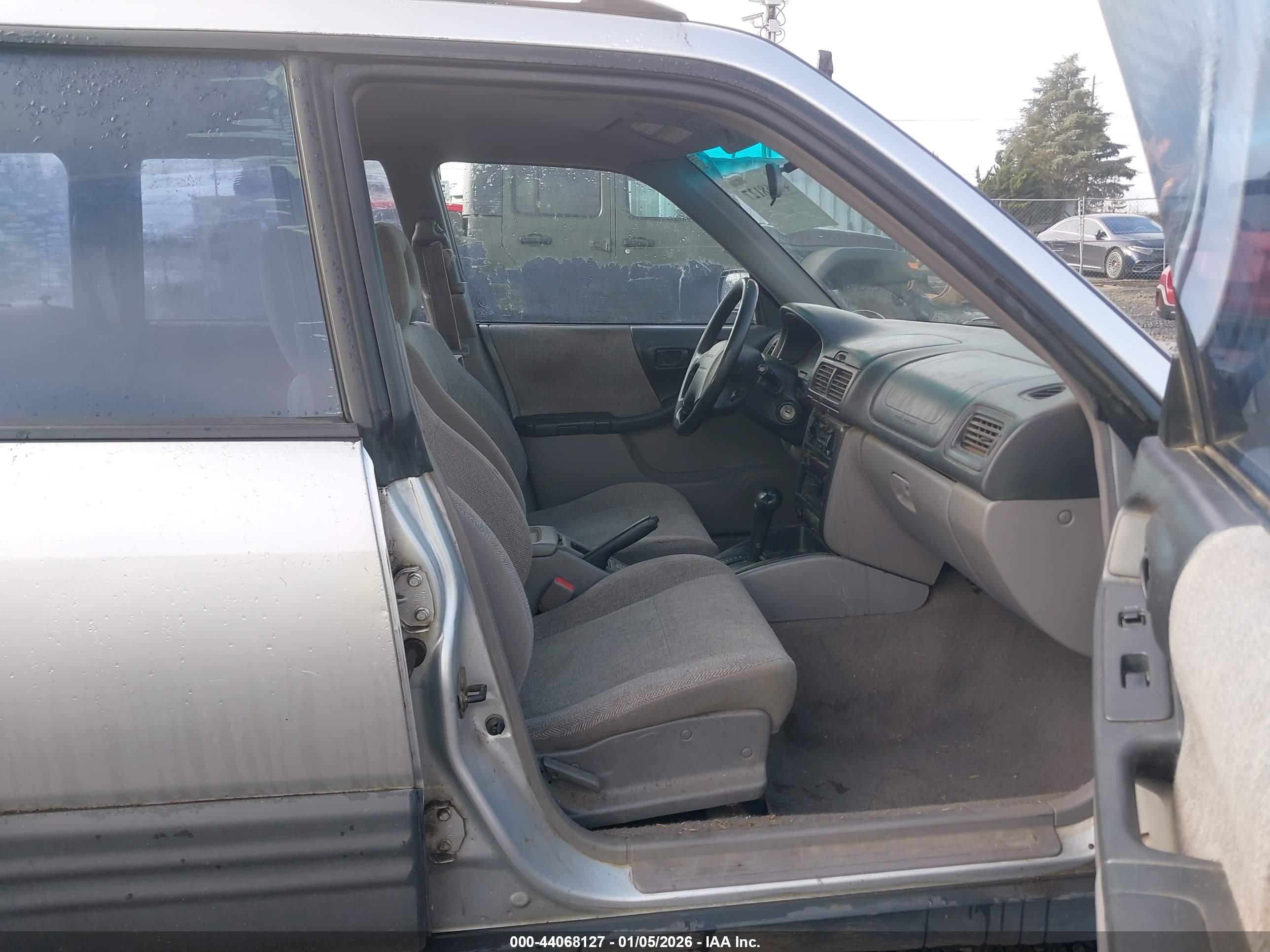 SUBARU FORESTER image 5