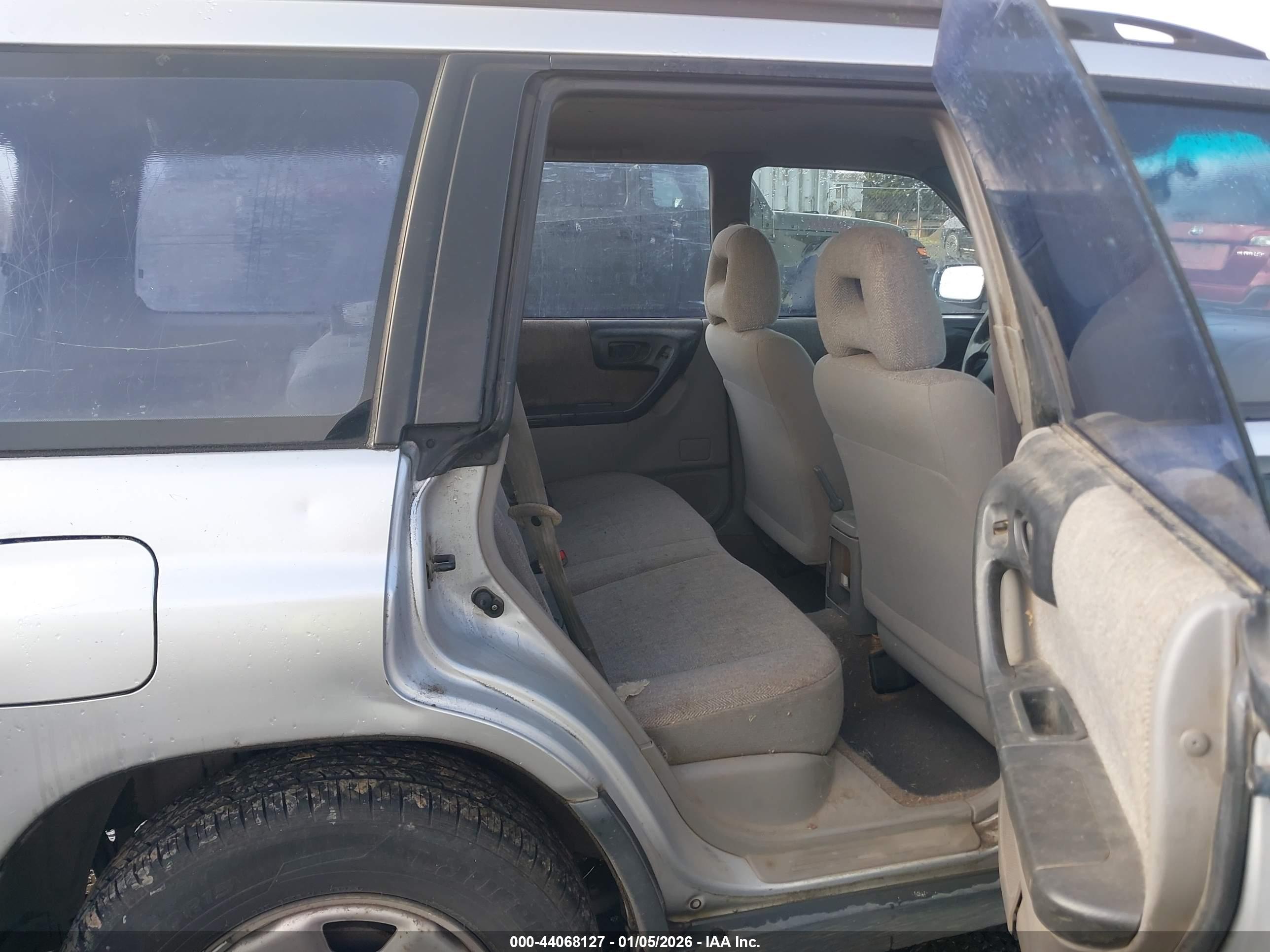 SUBARU FORESTER image 8