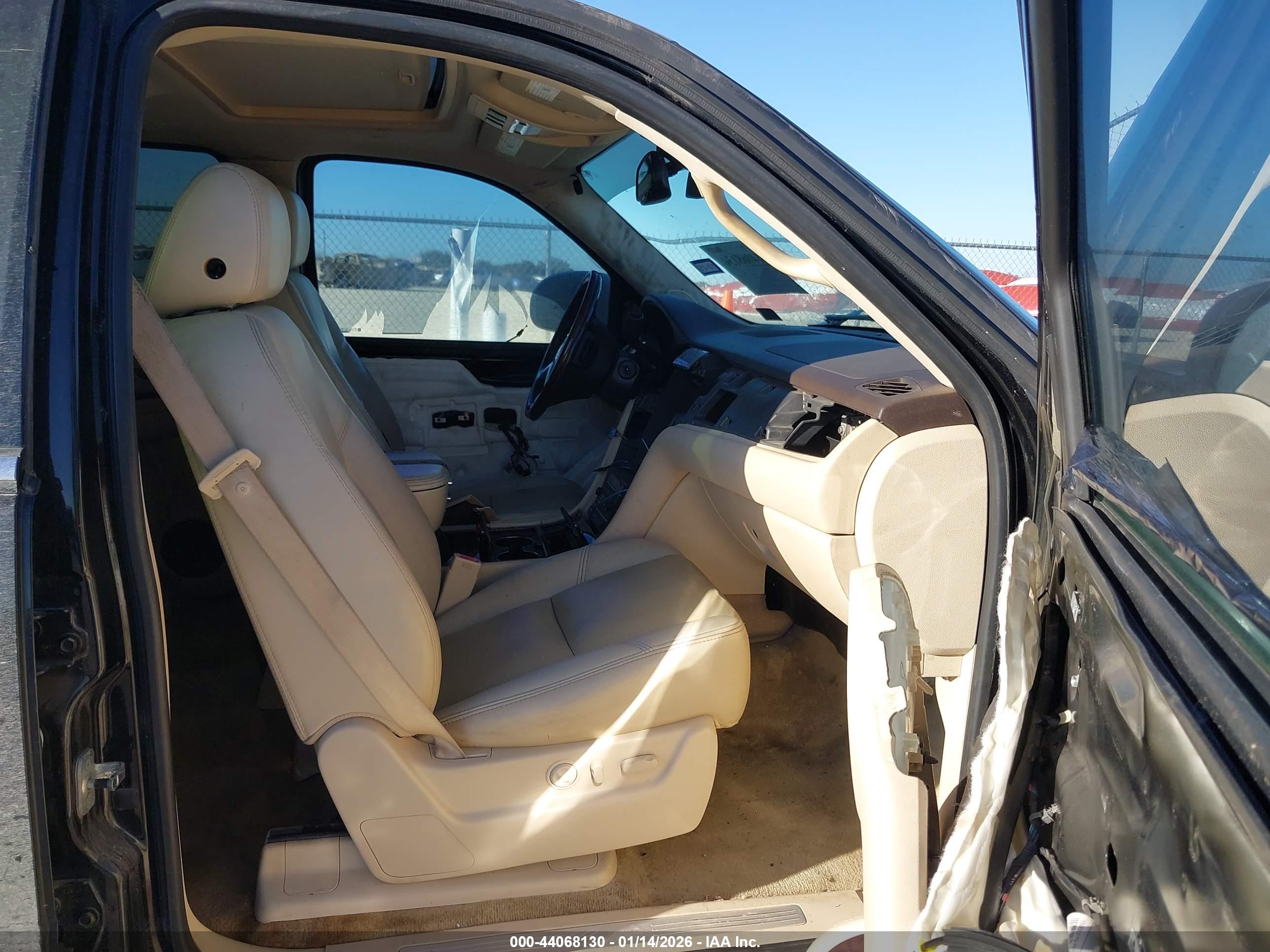 CADILLAC ESCALADE image 5