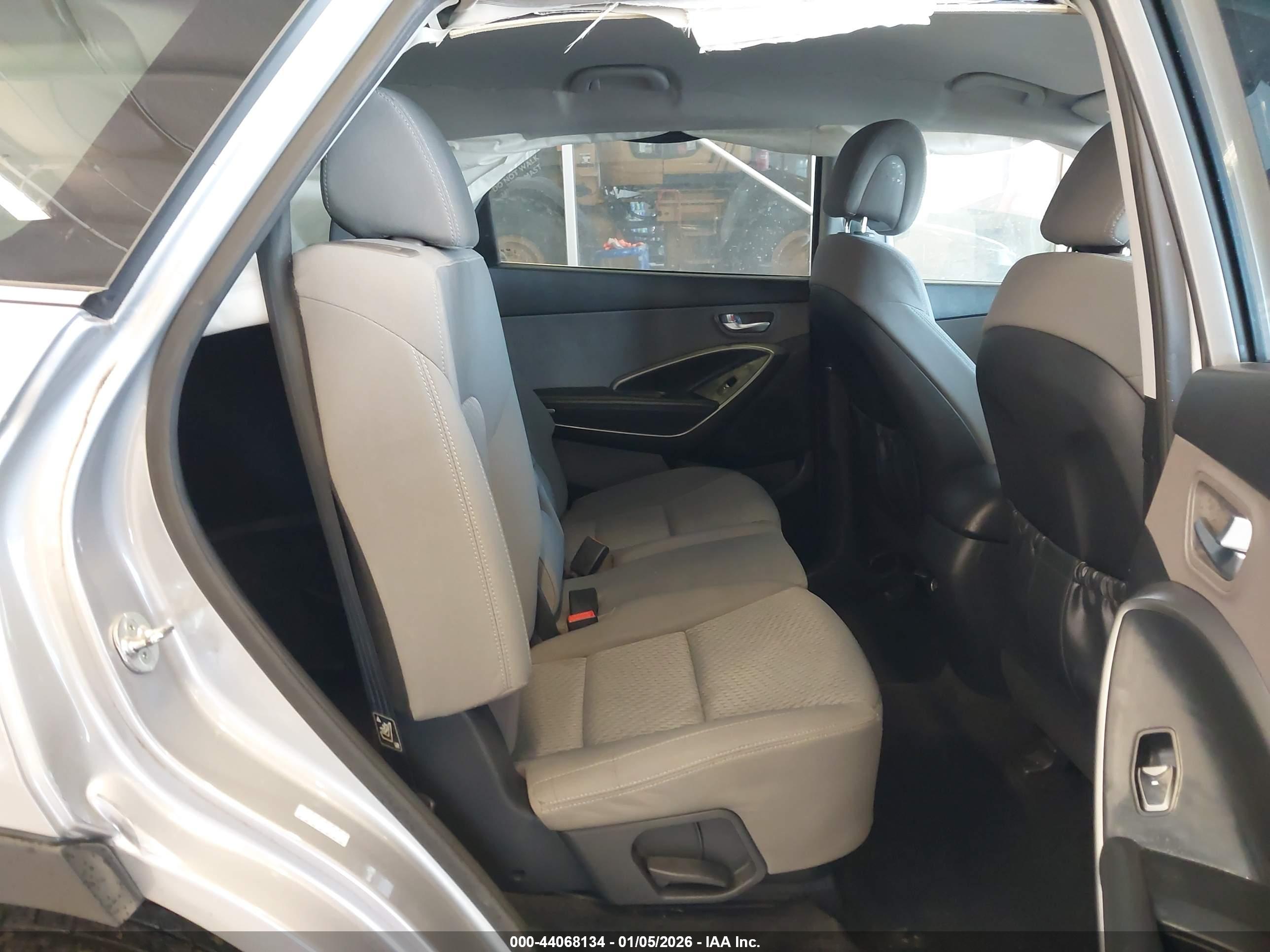 HYUNDAI SANTA image 8