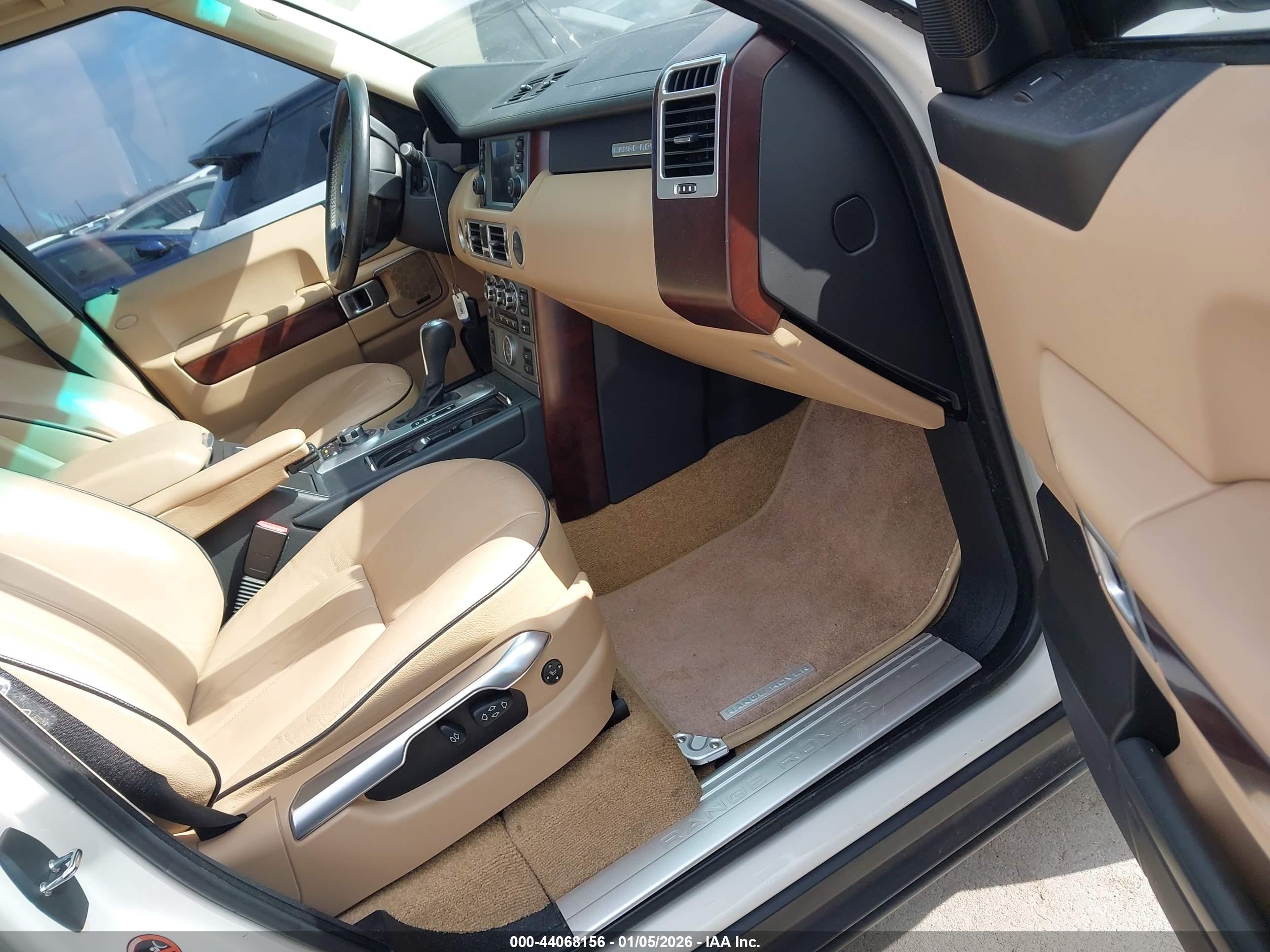LAND ROVER image 5