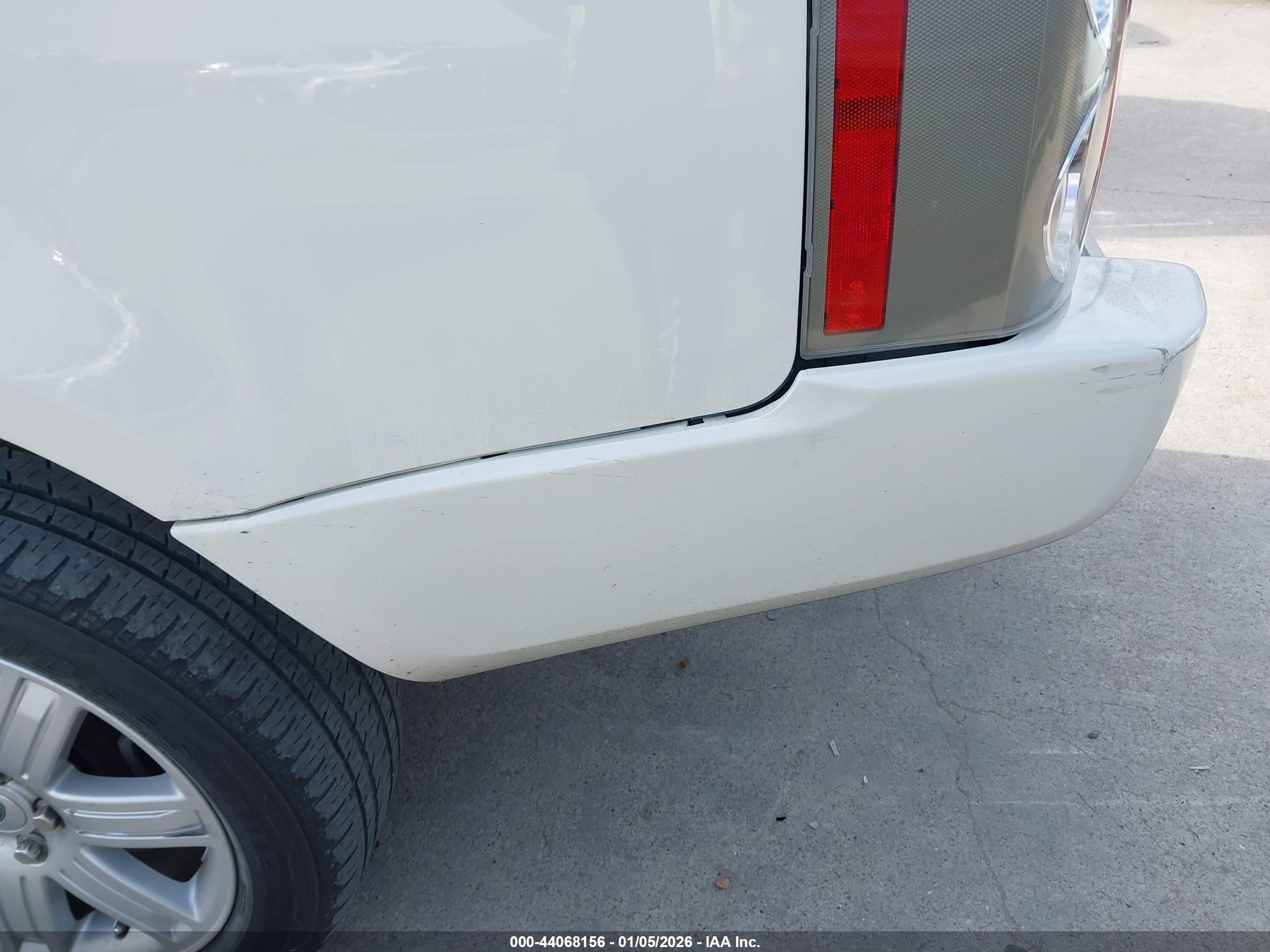 LAND ROVER image 6