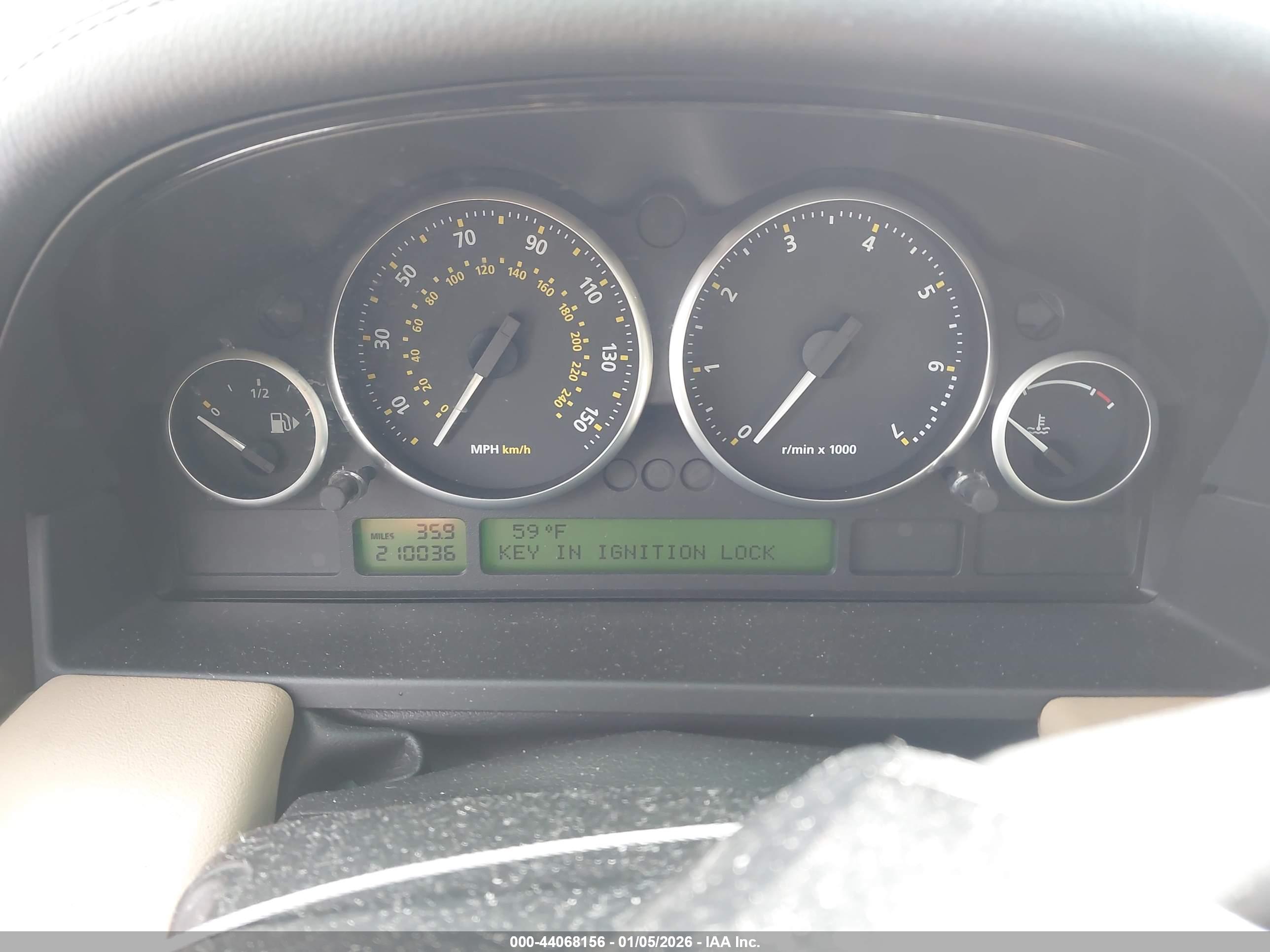 LAND ROVER image 7