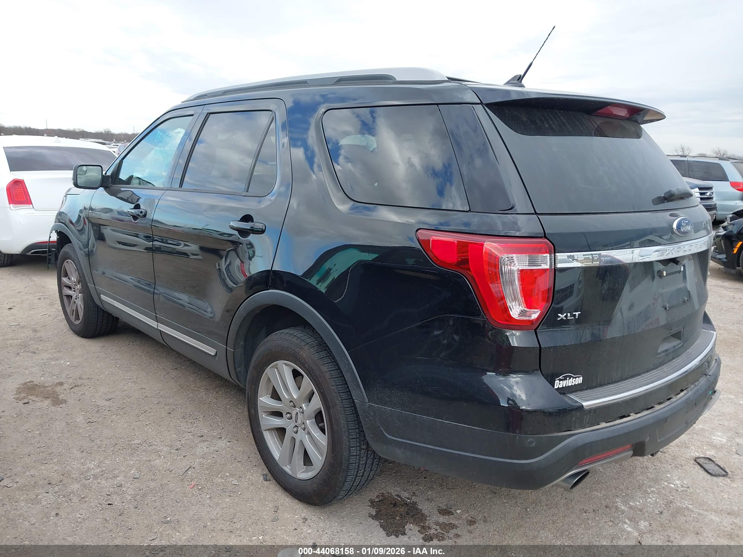 FORD EXPLORER image 3