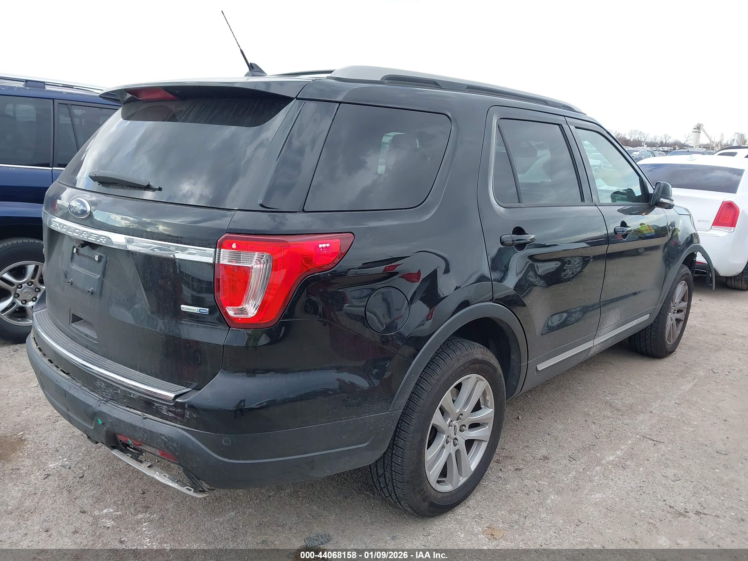 FORD EXPLORER image 4