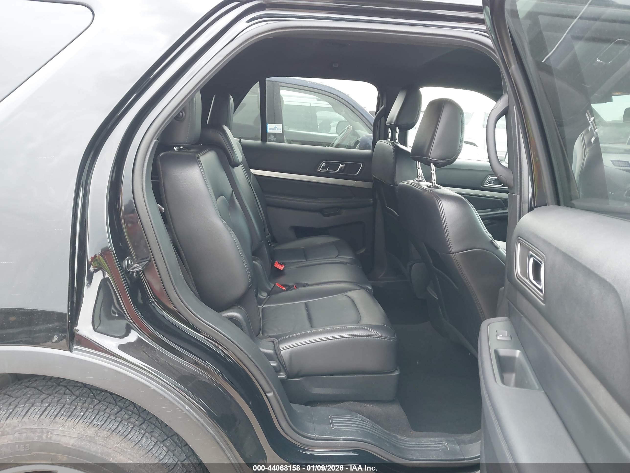 FORD EXPLORER image 8
