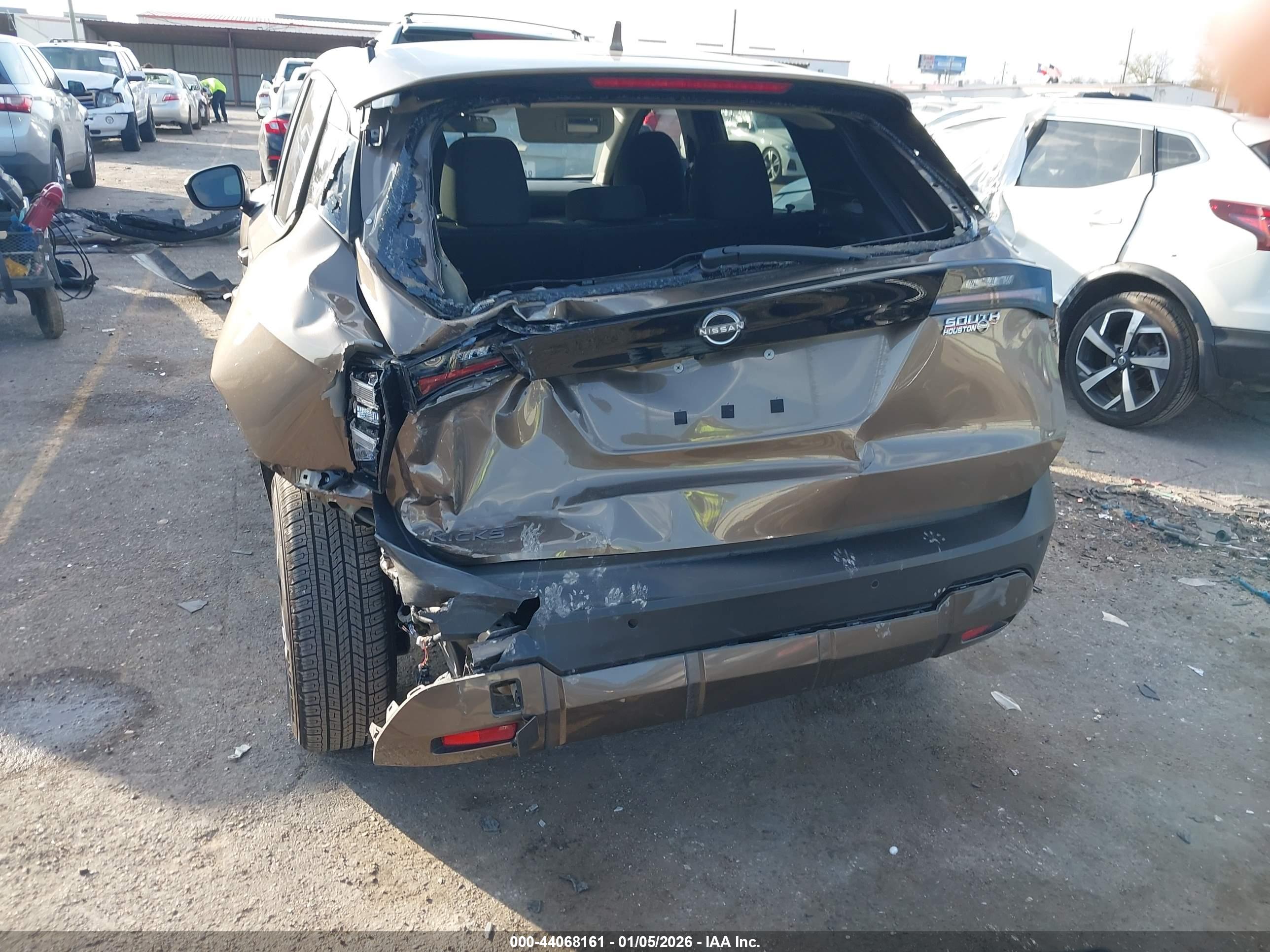 NISSAN KICKS image 6