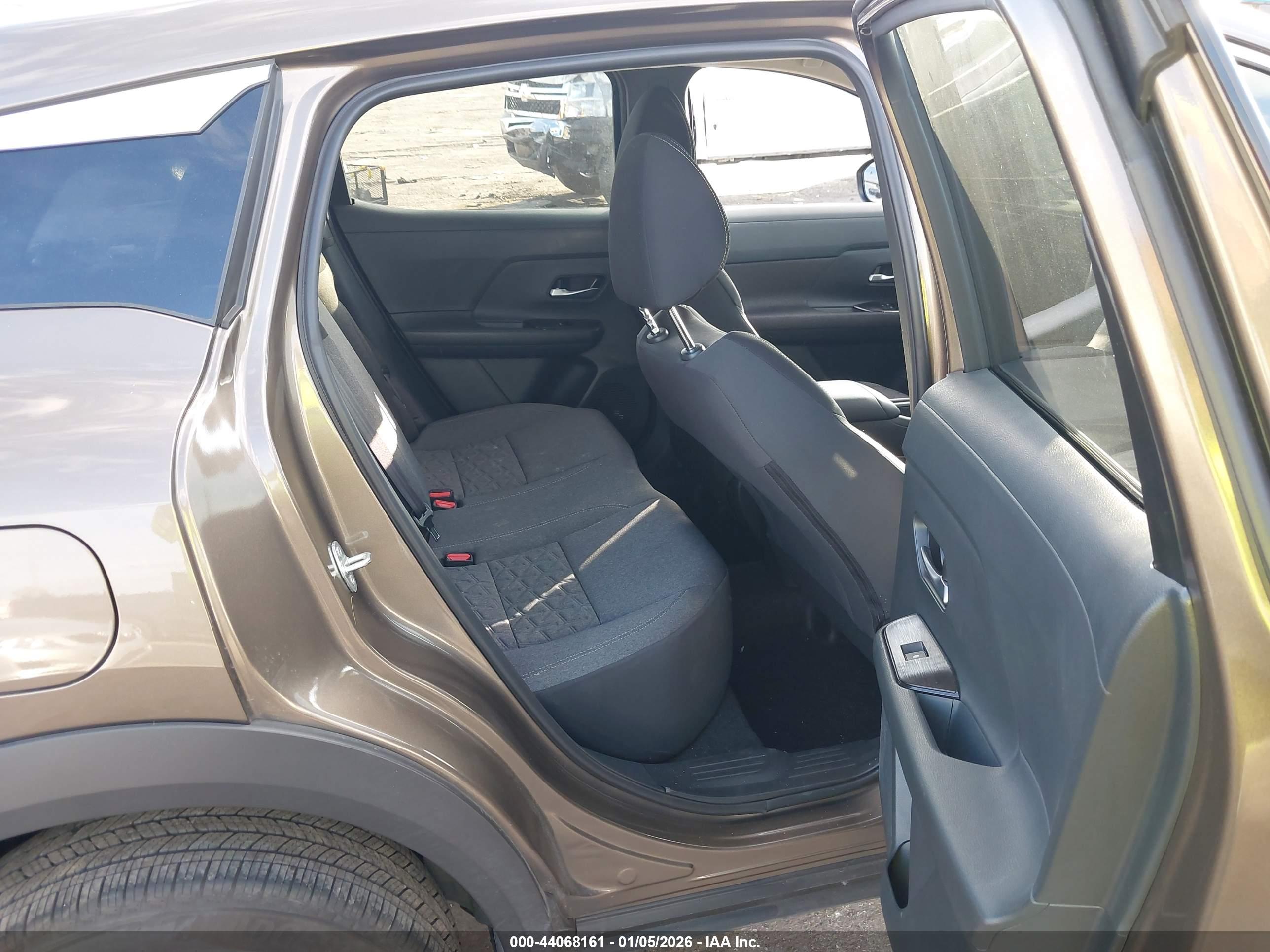 NISSAN KICKS image 8