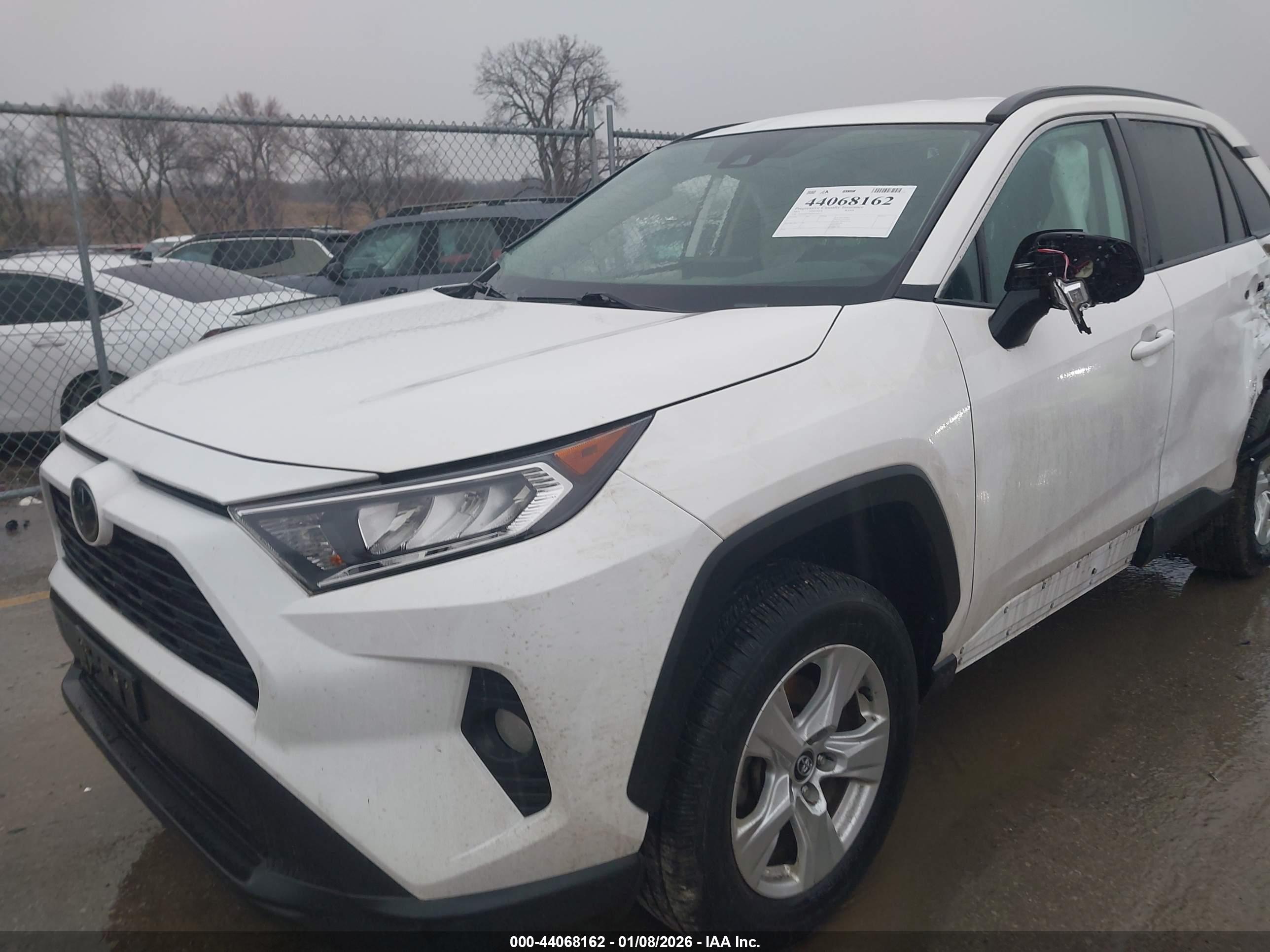 TOYOTA RAV4 image 2