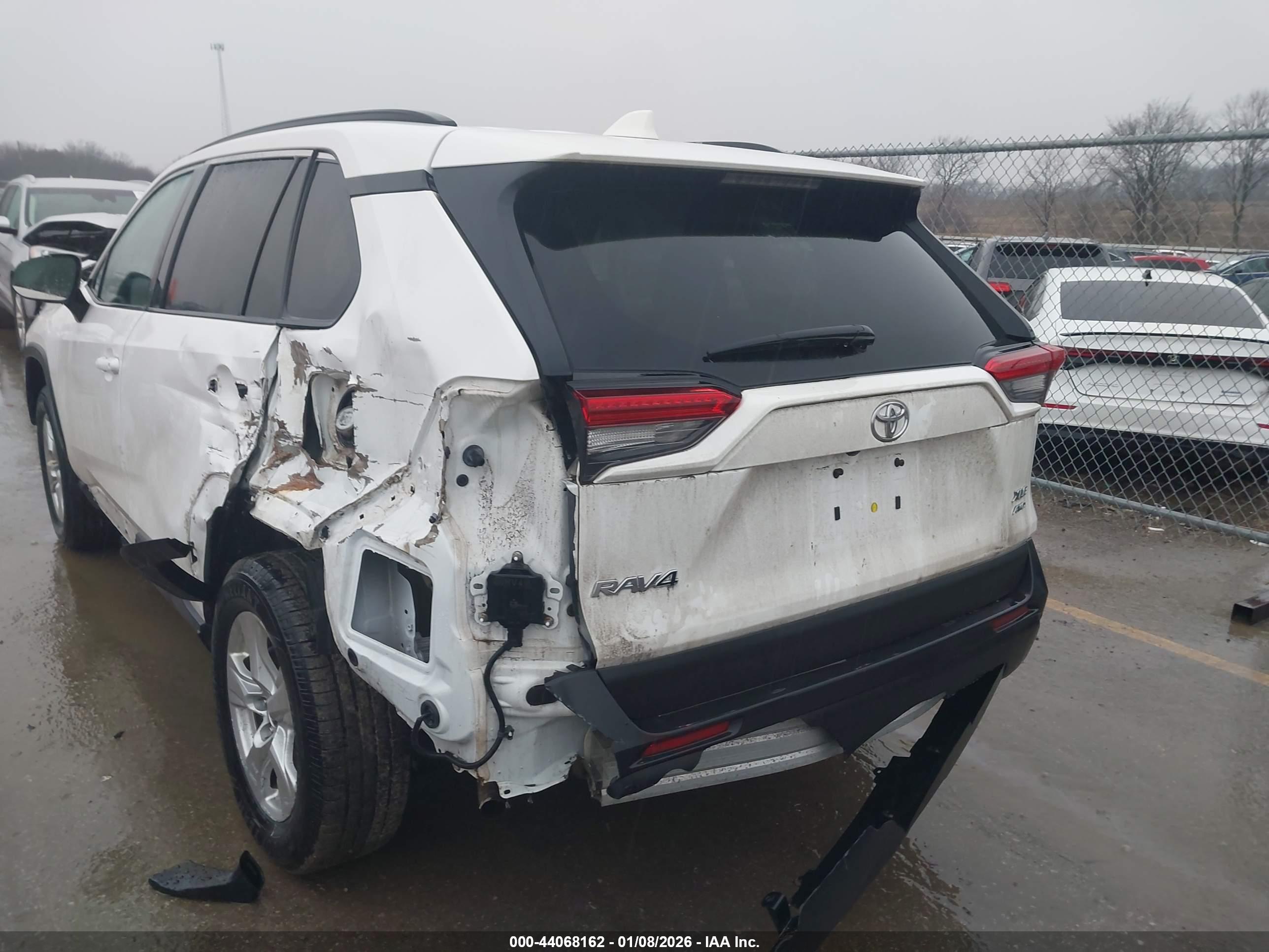 TOYOTA RAV4 image 3