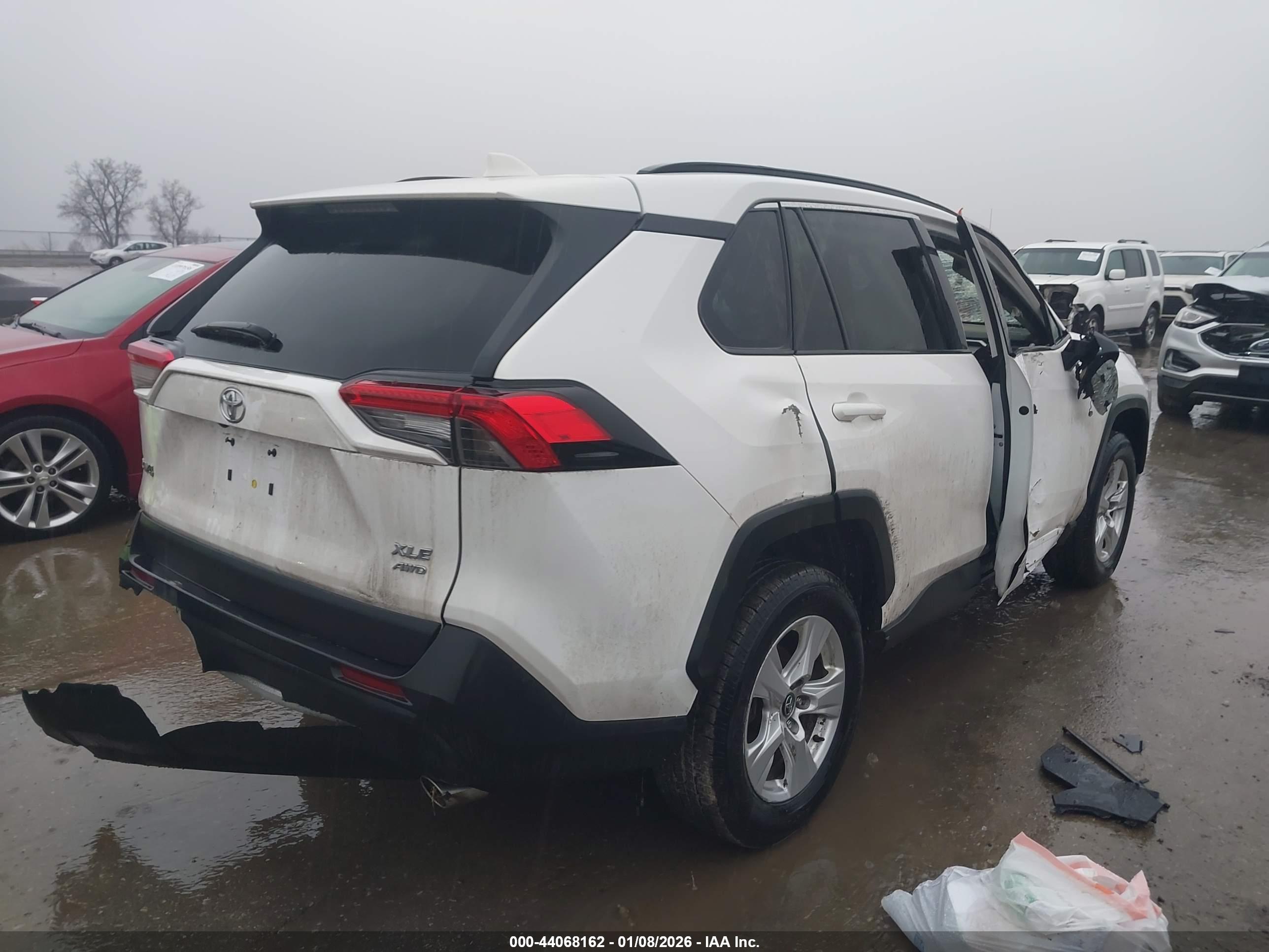 TOYOTA RAV4 image 4