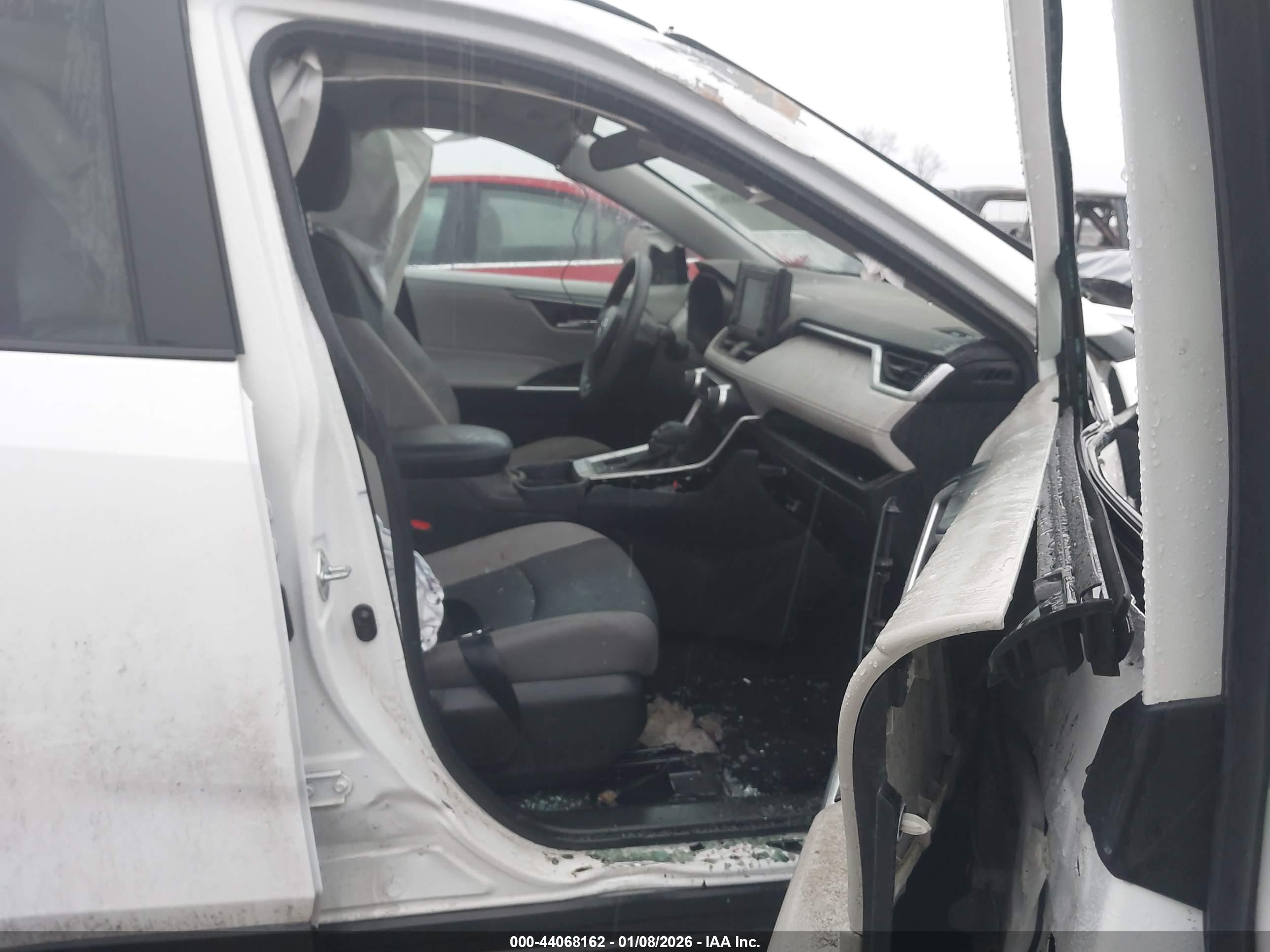 TOYOTA RAV4 image 5