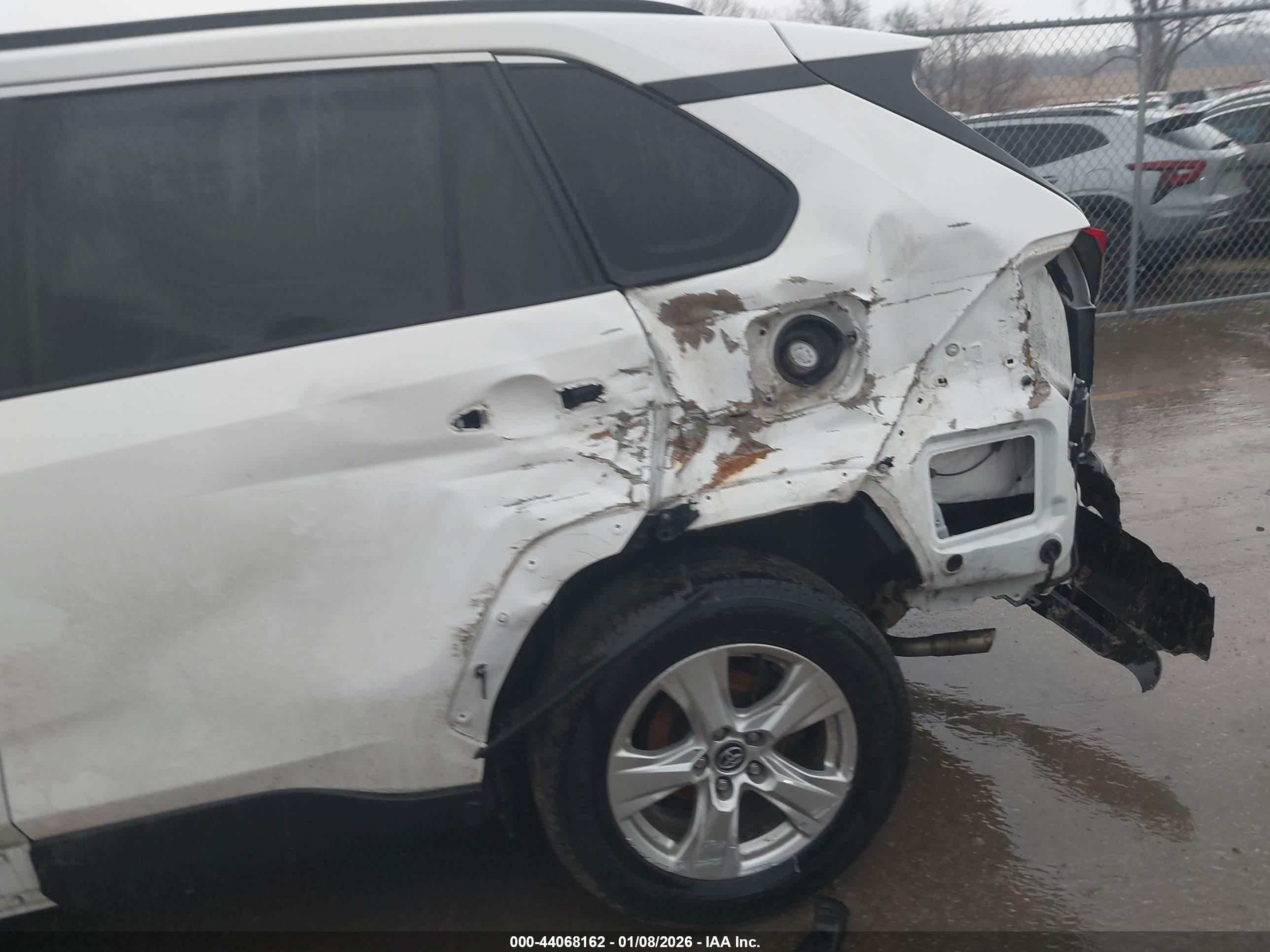 TOYOTA RAV4 image 6