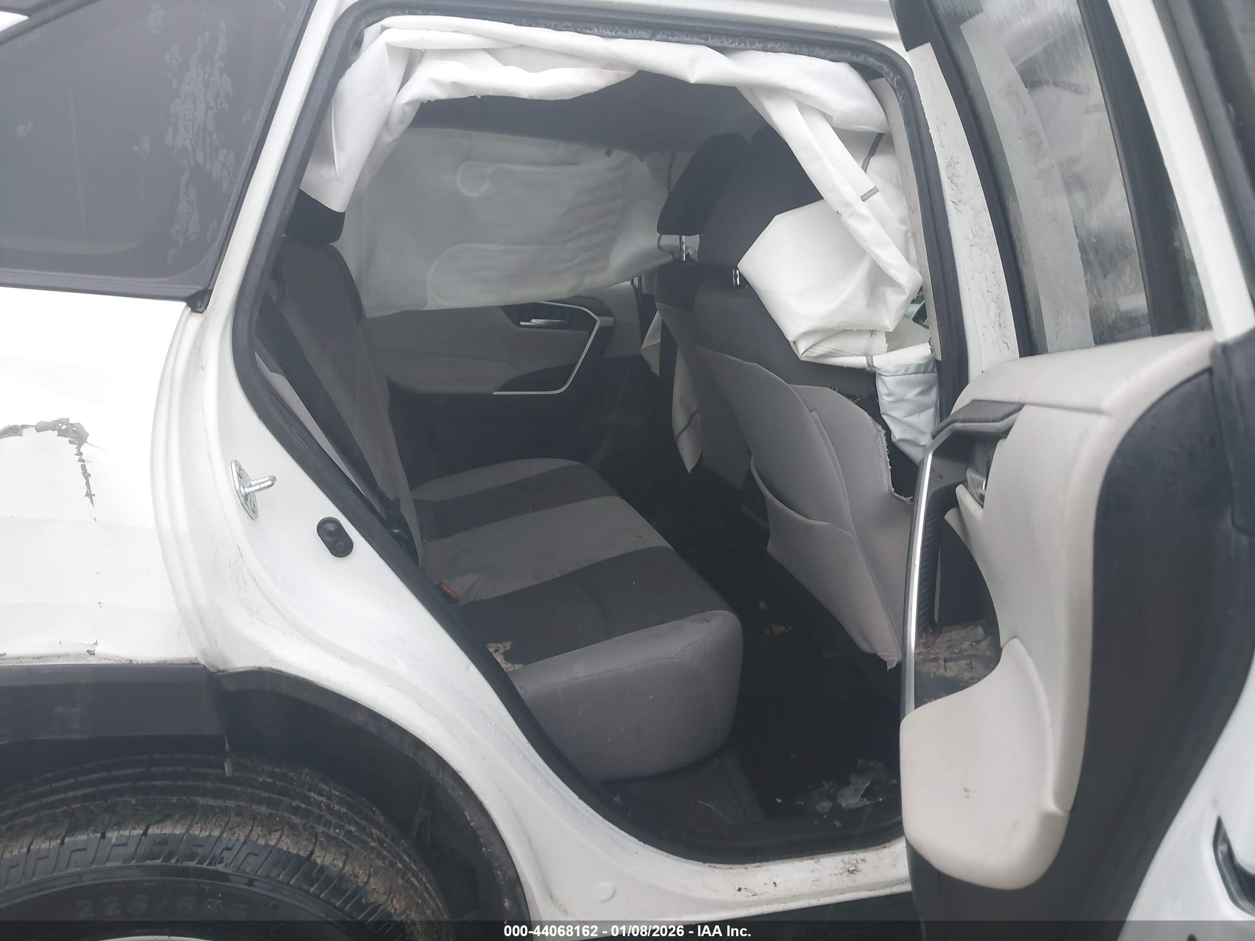 TOYOTA RAV4 image 8