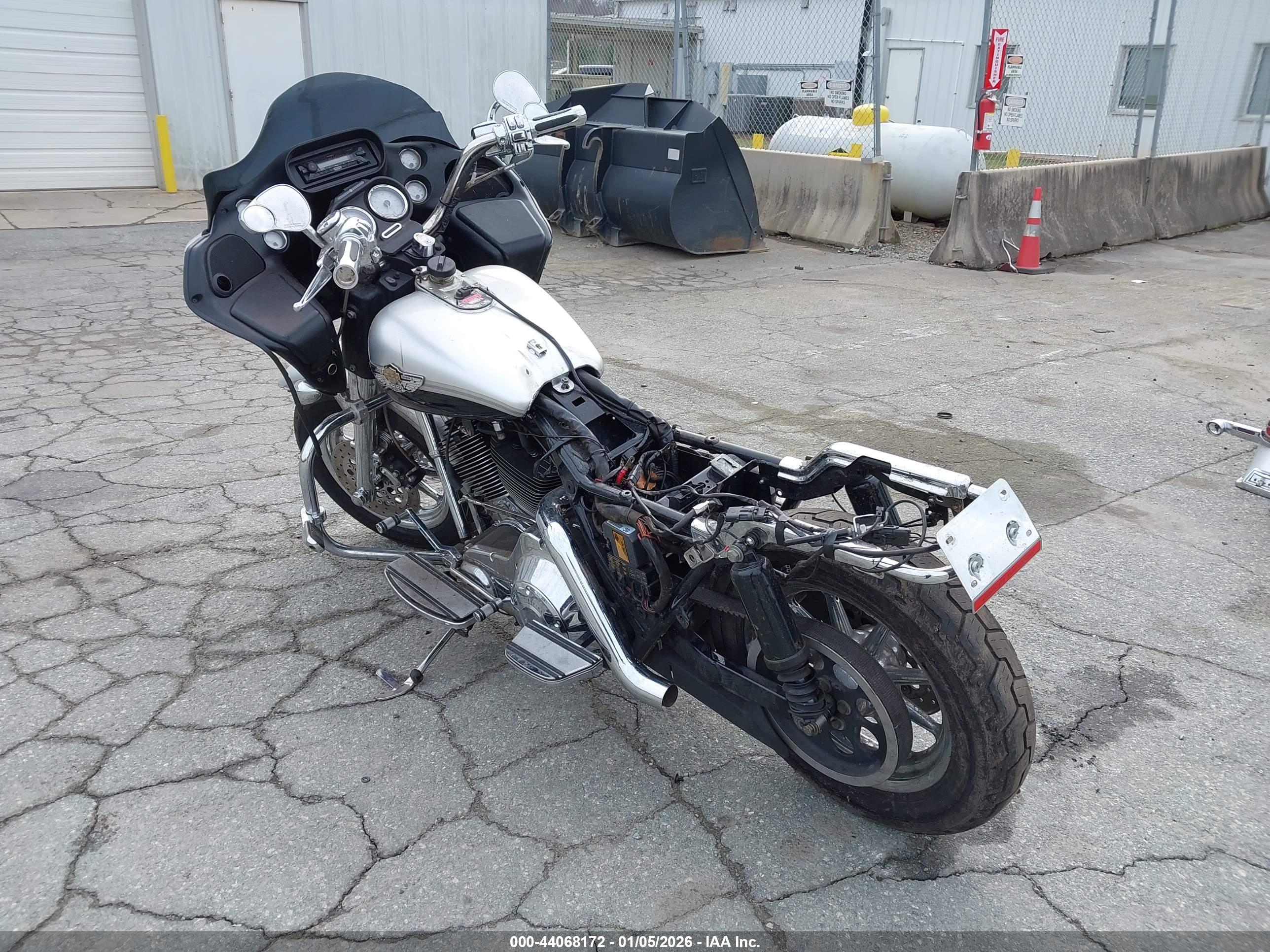 HARLEY-DAVIDSON FLTRI image 3