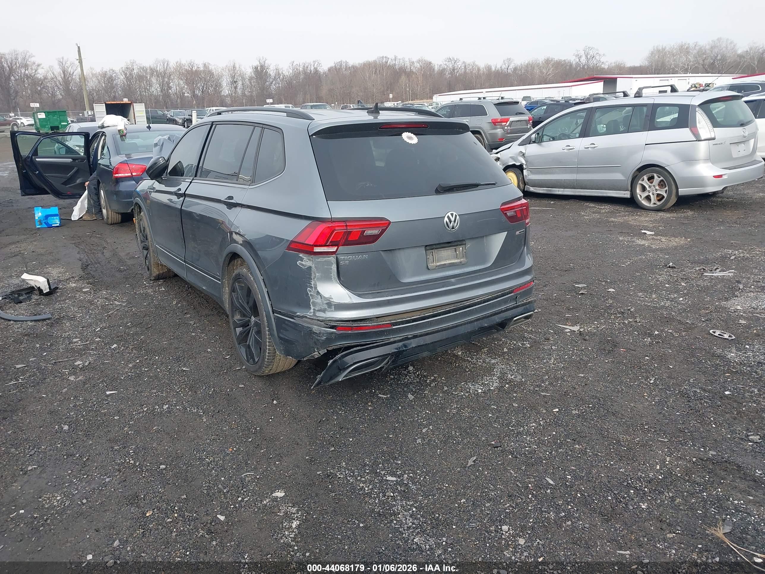 VOLKSWAGEN TIGUAN image 3