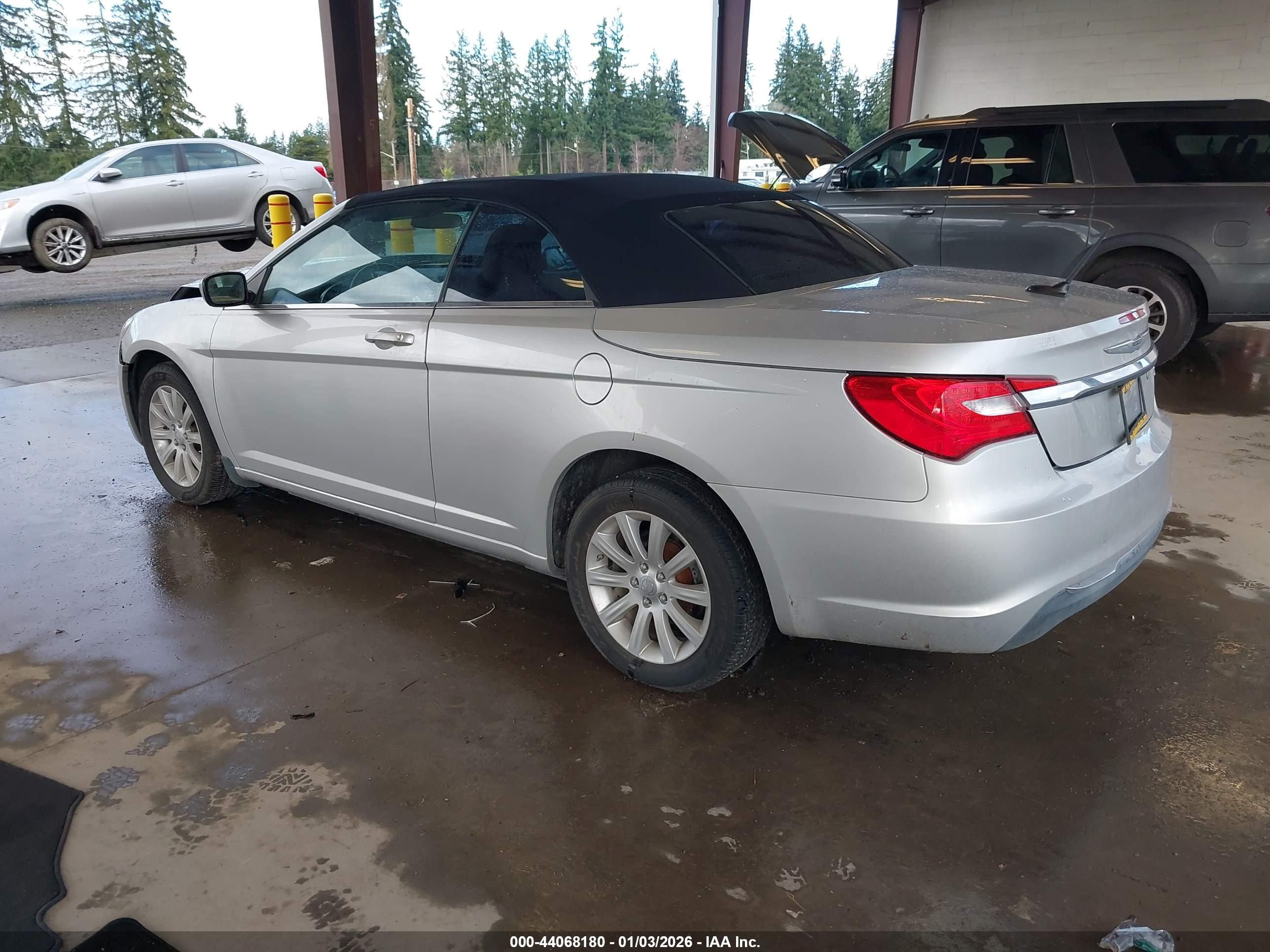 CHRYSLER 200 image 3