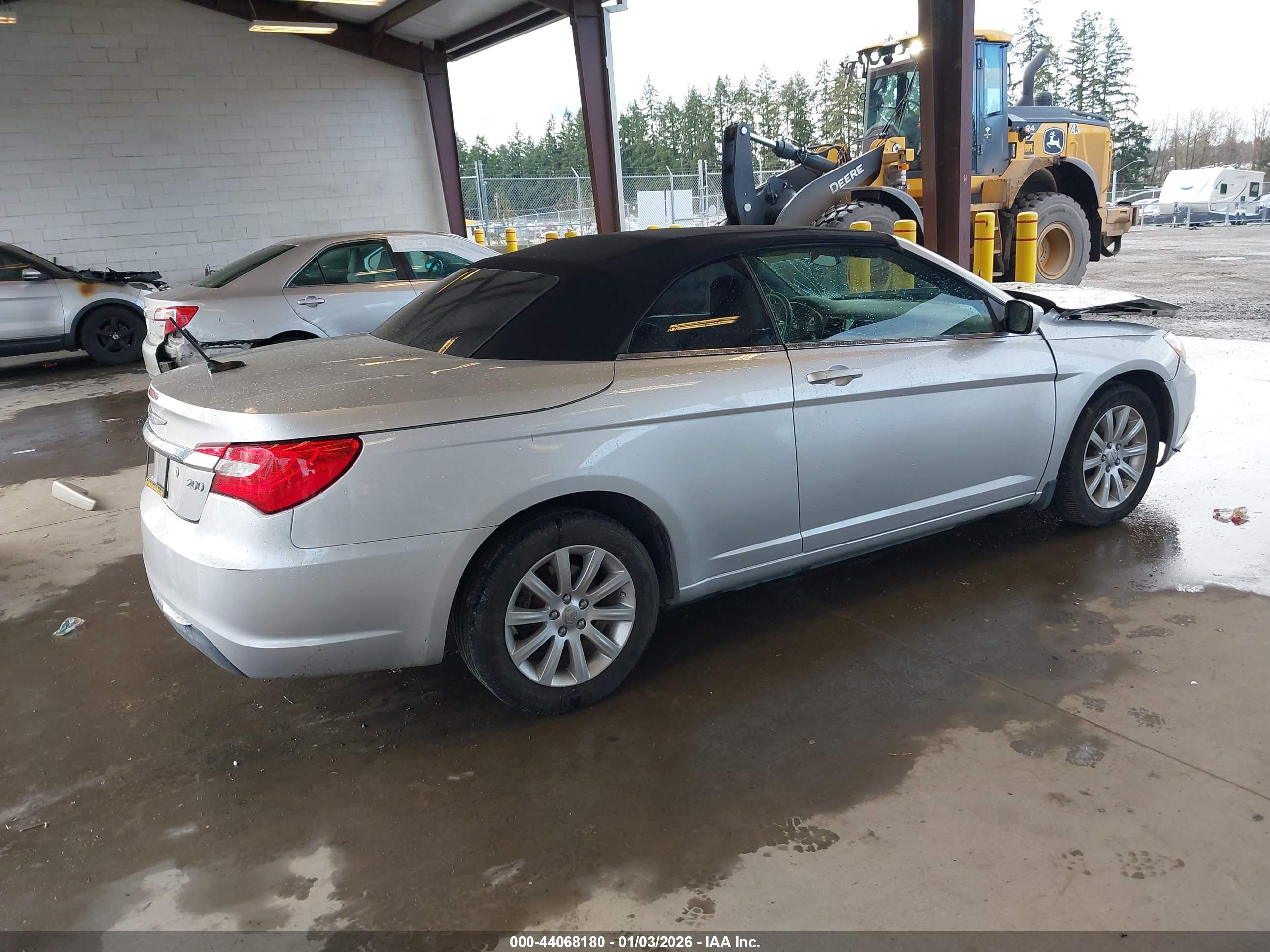 CHRYSLER 200 image 4