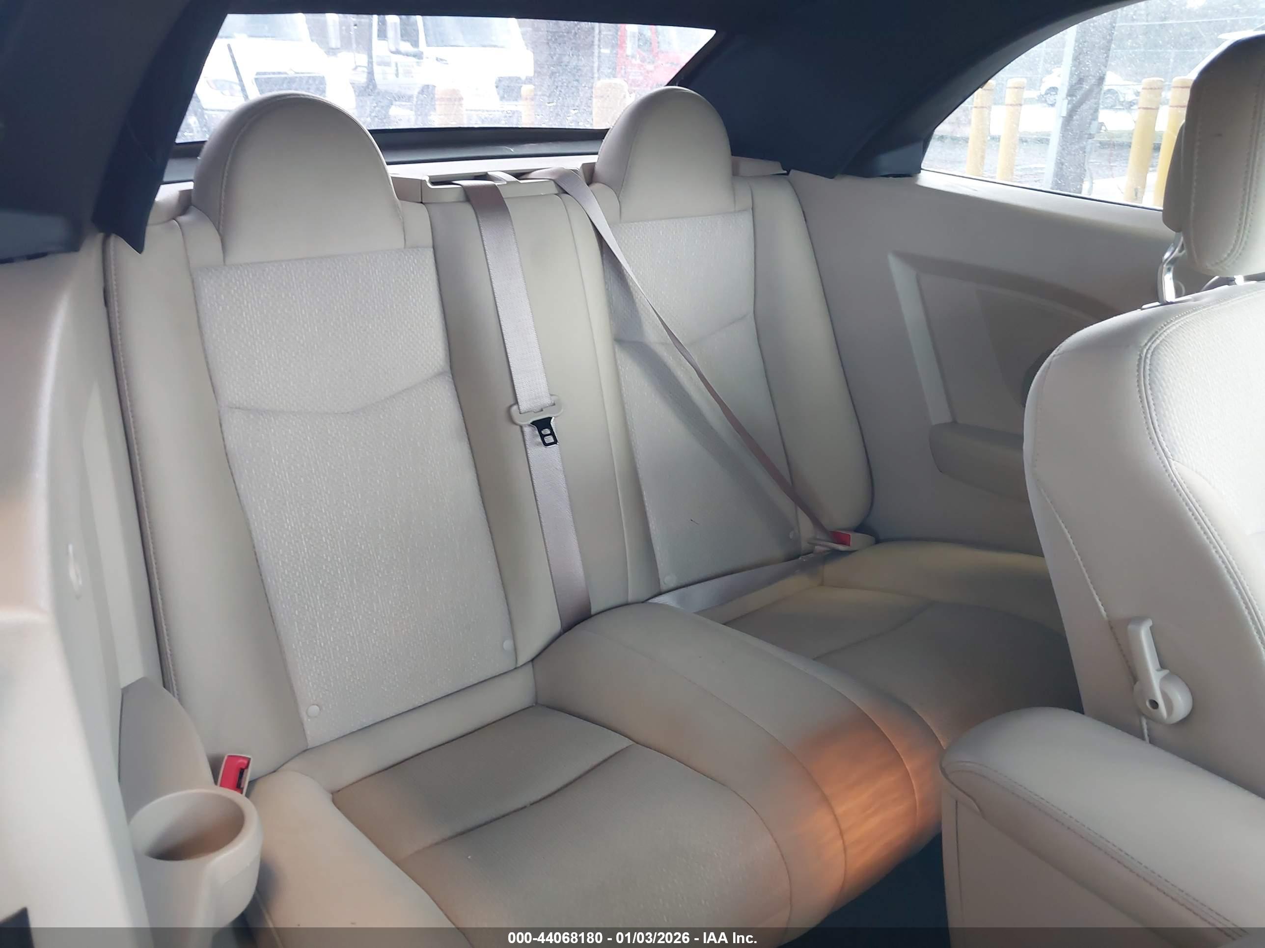 CHRYSLER 200 image 8