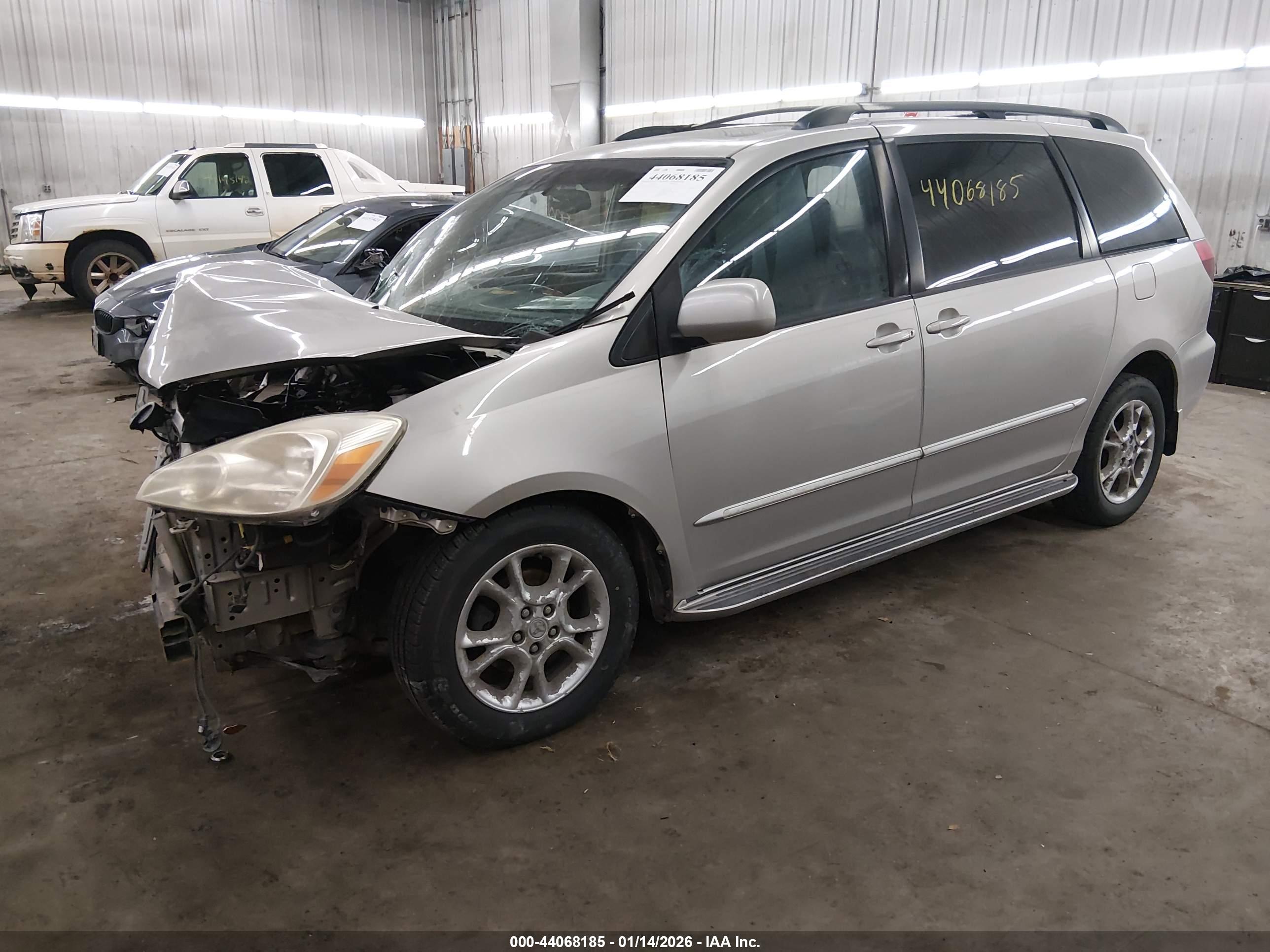 TOYOTA SIENNA image 2