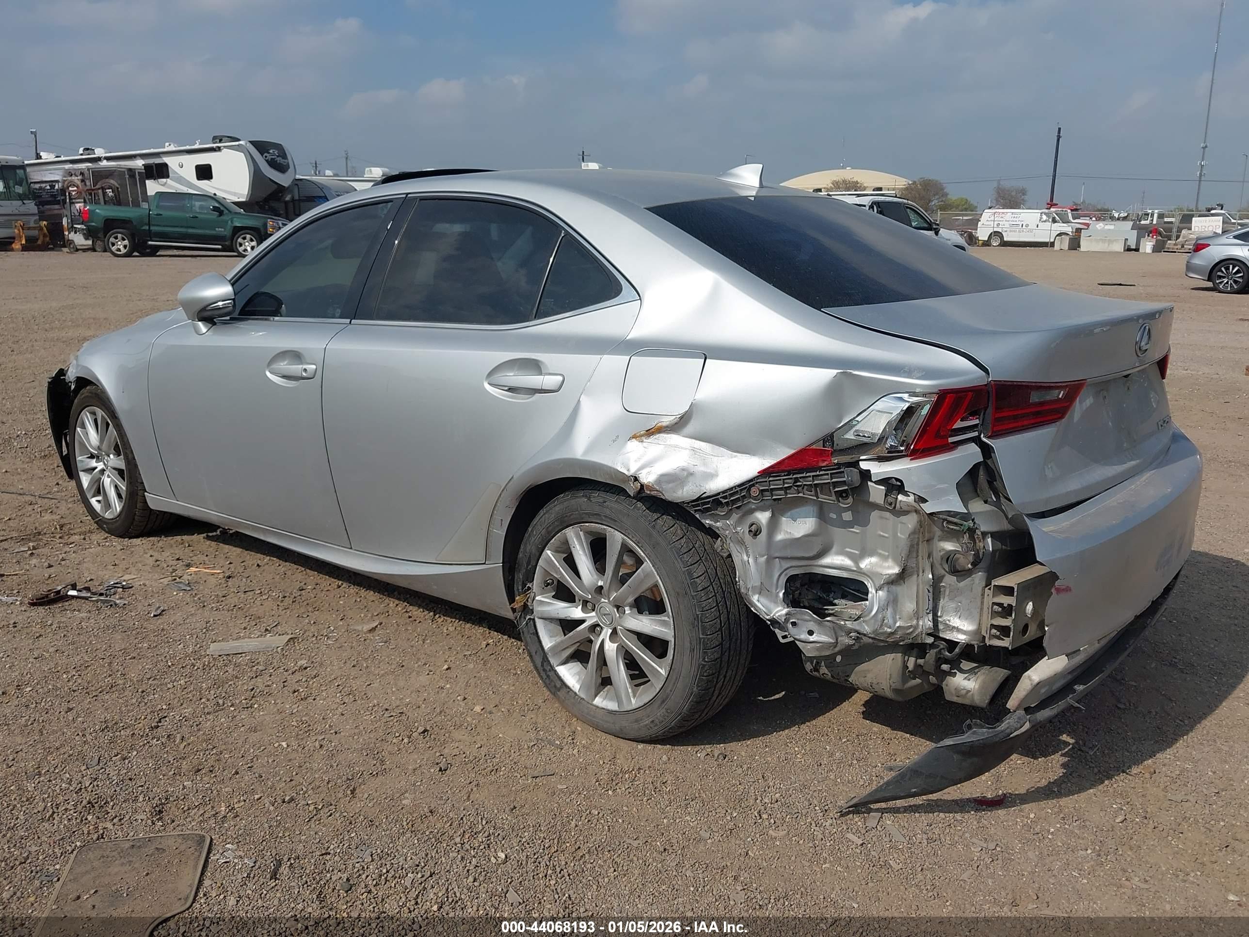 LEXUS IS image 3
