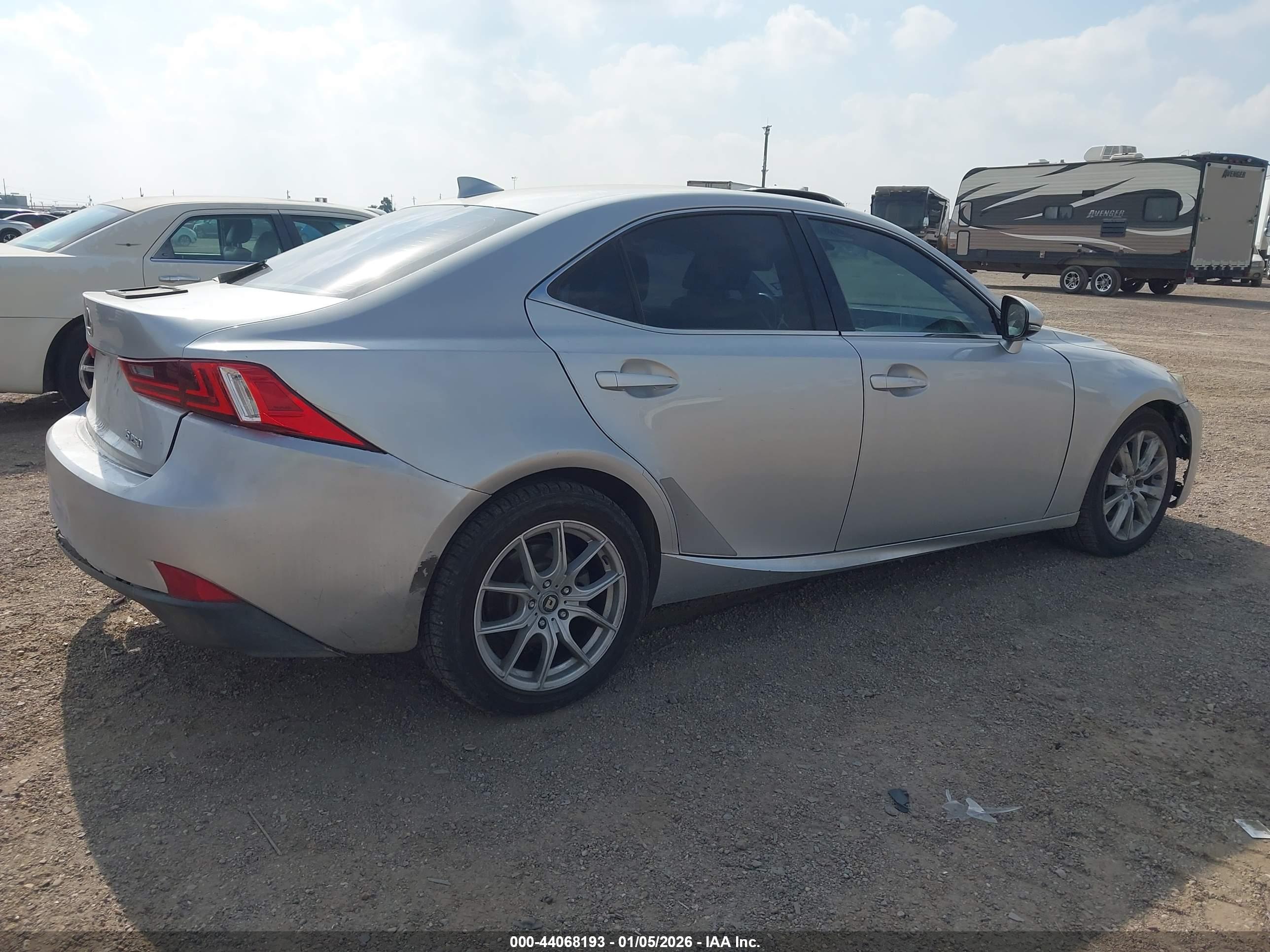 LEXUS IS image 4