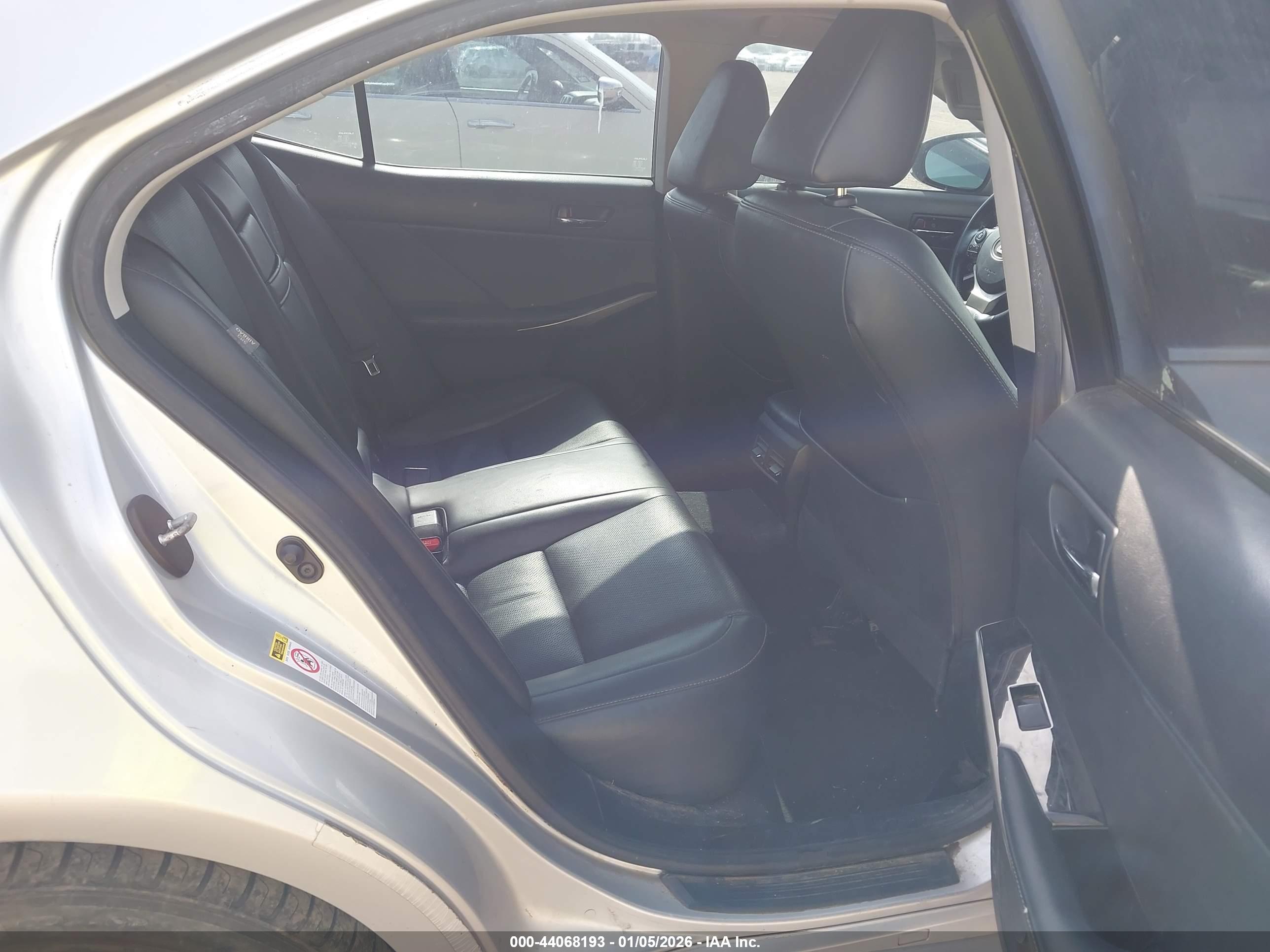 LEXUS IS image 8