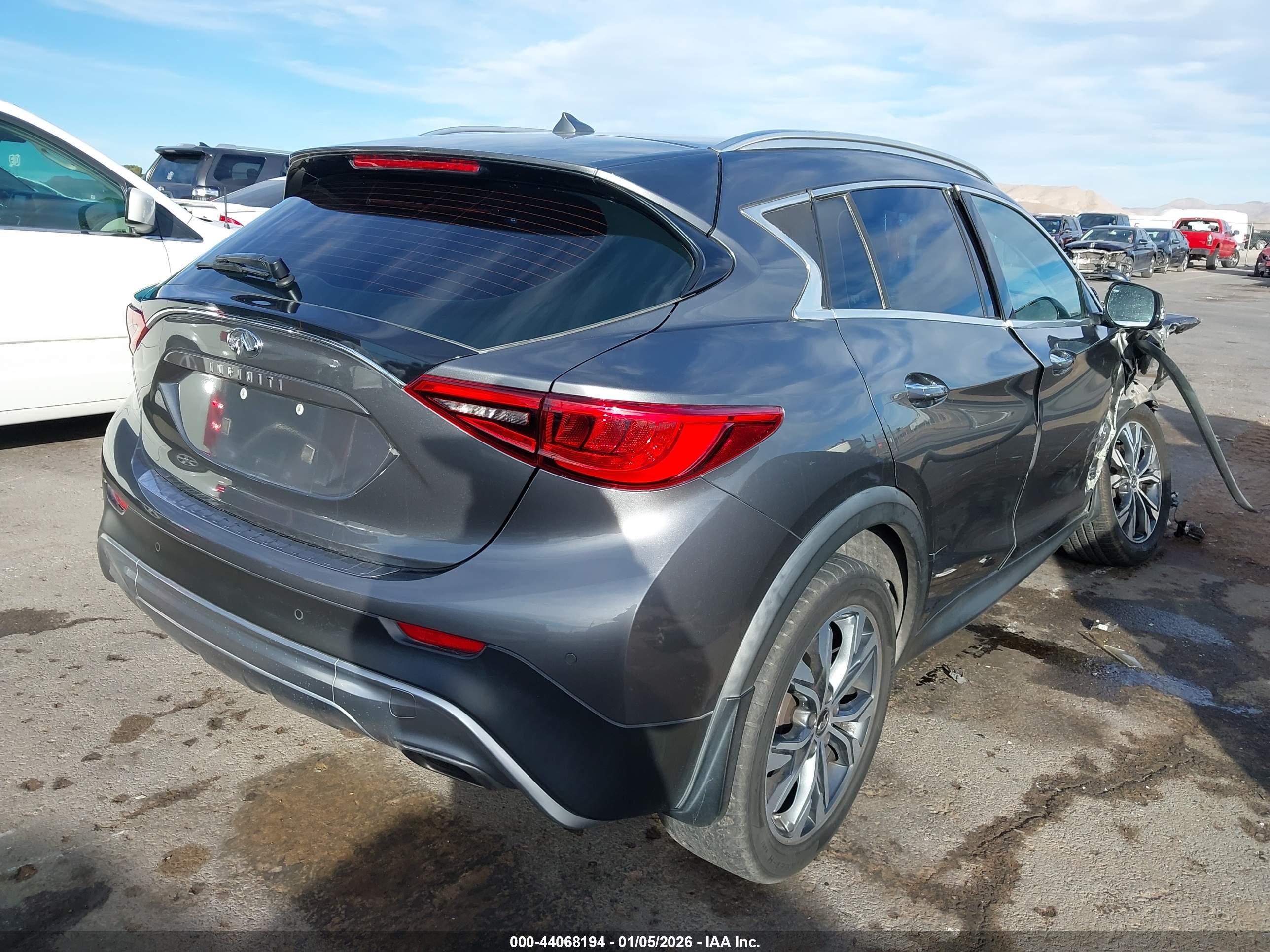 INFINITI QX30 image 4