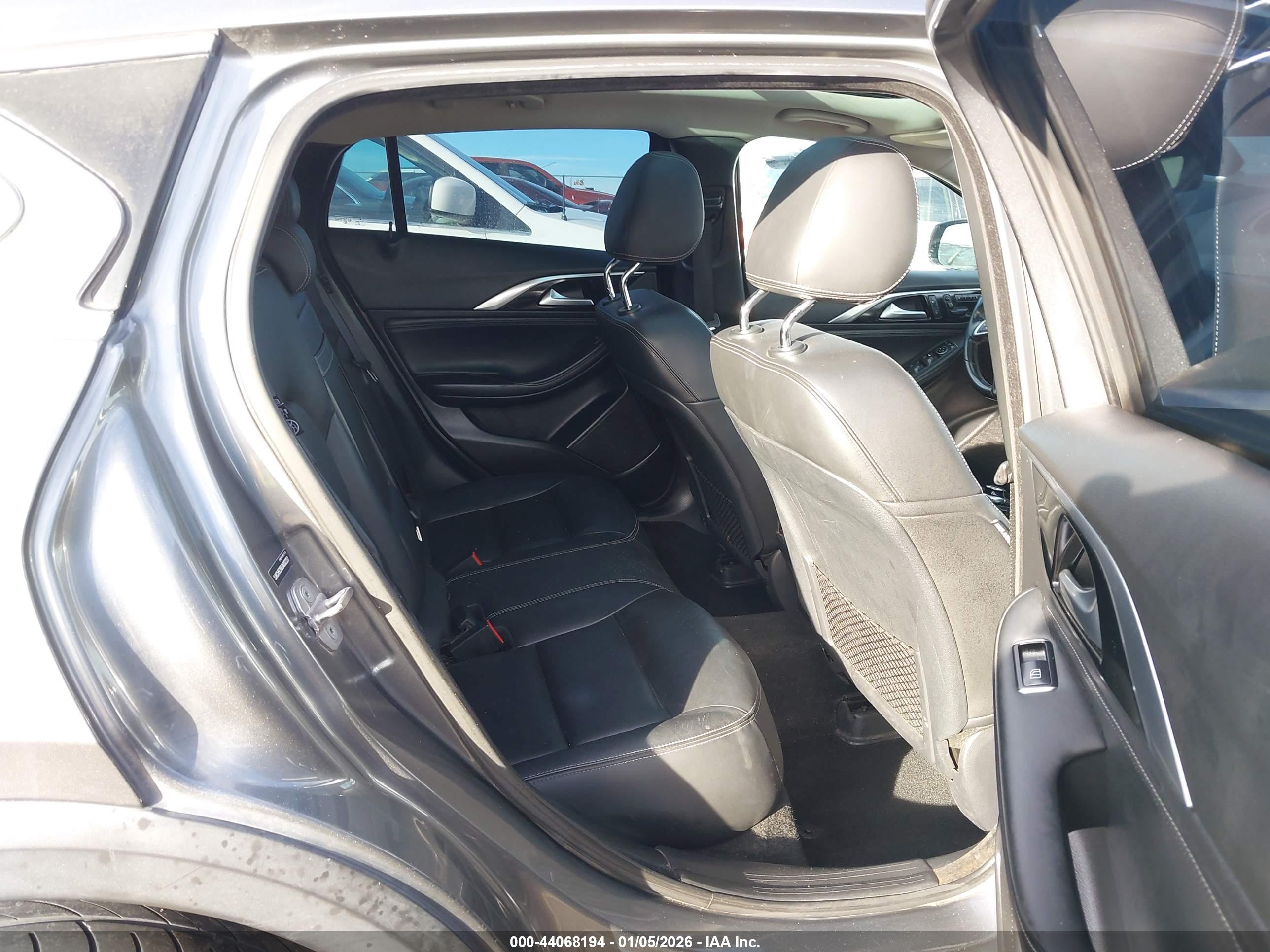 INFINITI QX30 image 8