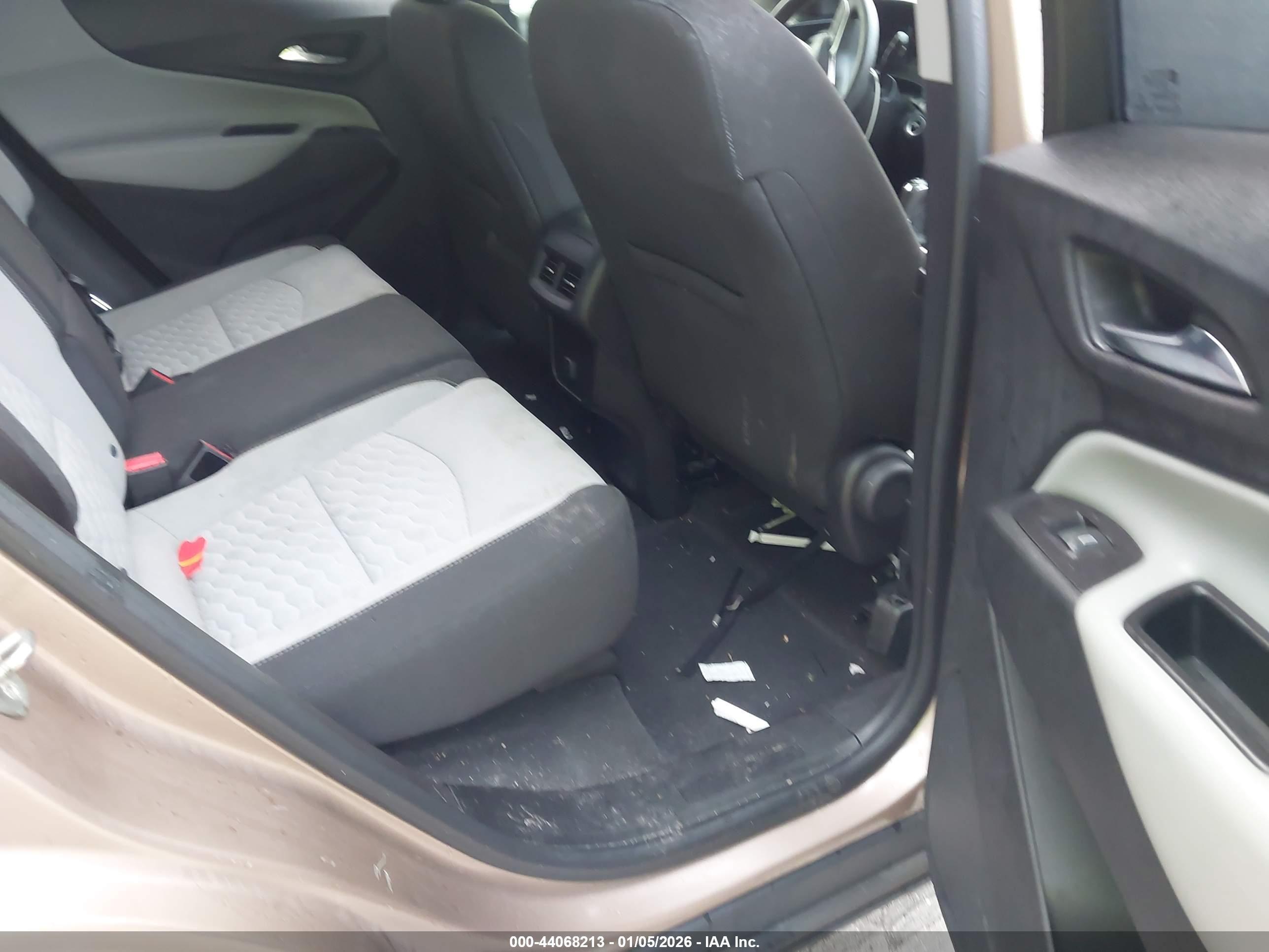 CHEVROLET EQUINOX image 8