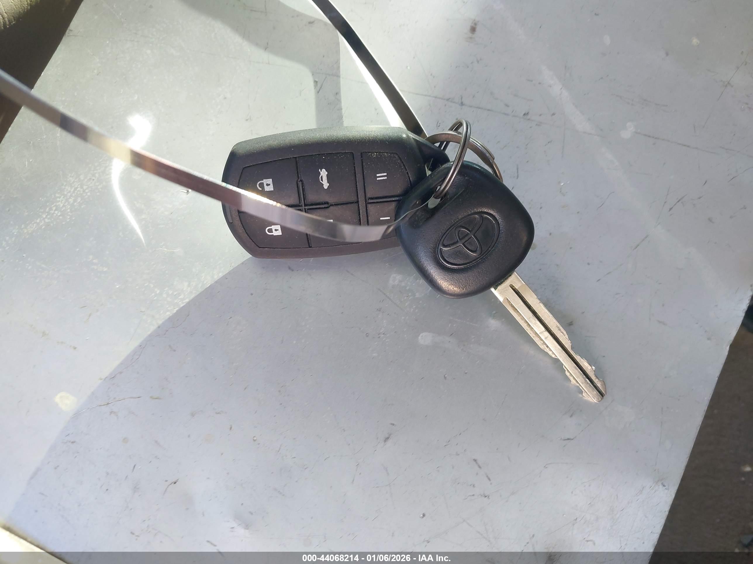 TOYOTA CAMRY image 11