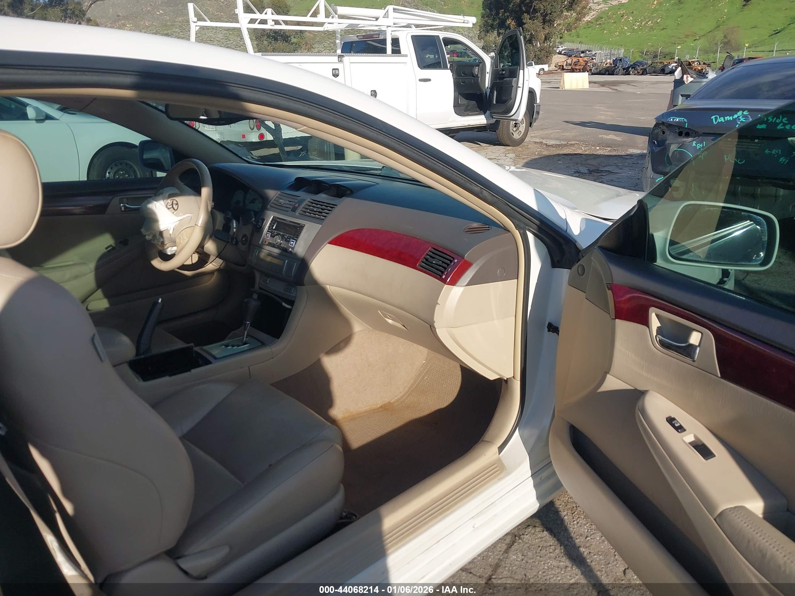 TOYOTA CAMRY image 5