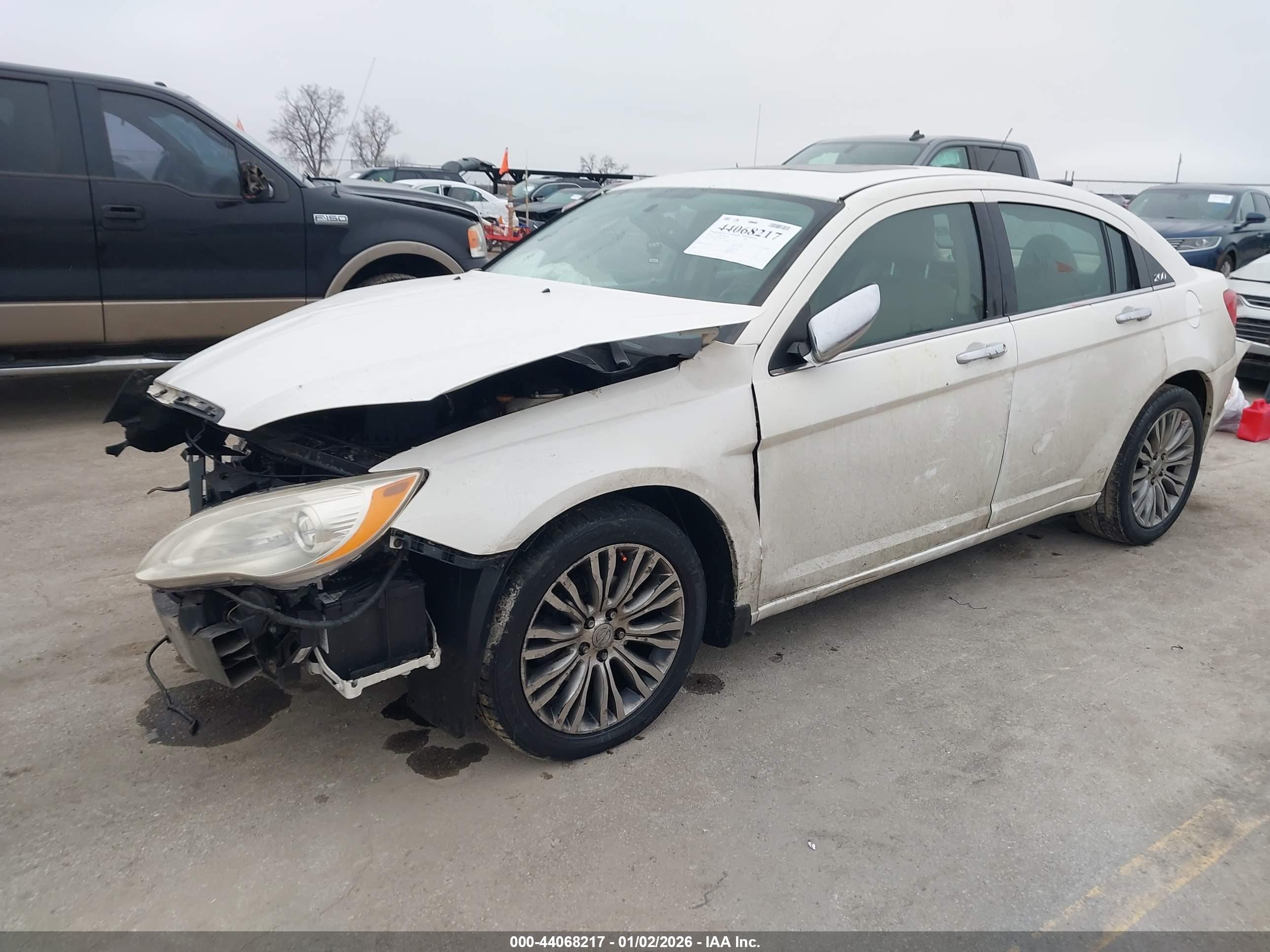 CHRYSLER 200 image 2
