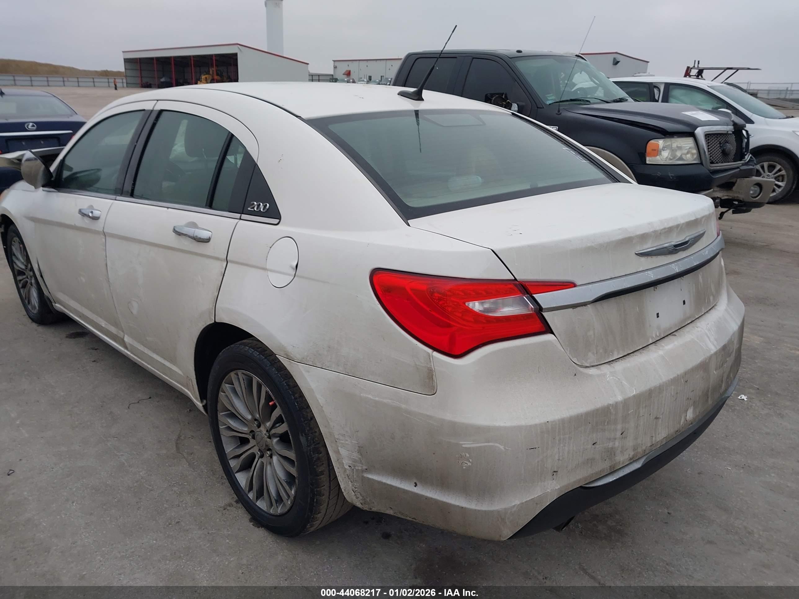 CHRYSLER 200 image 3