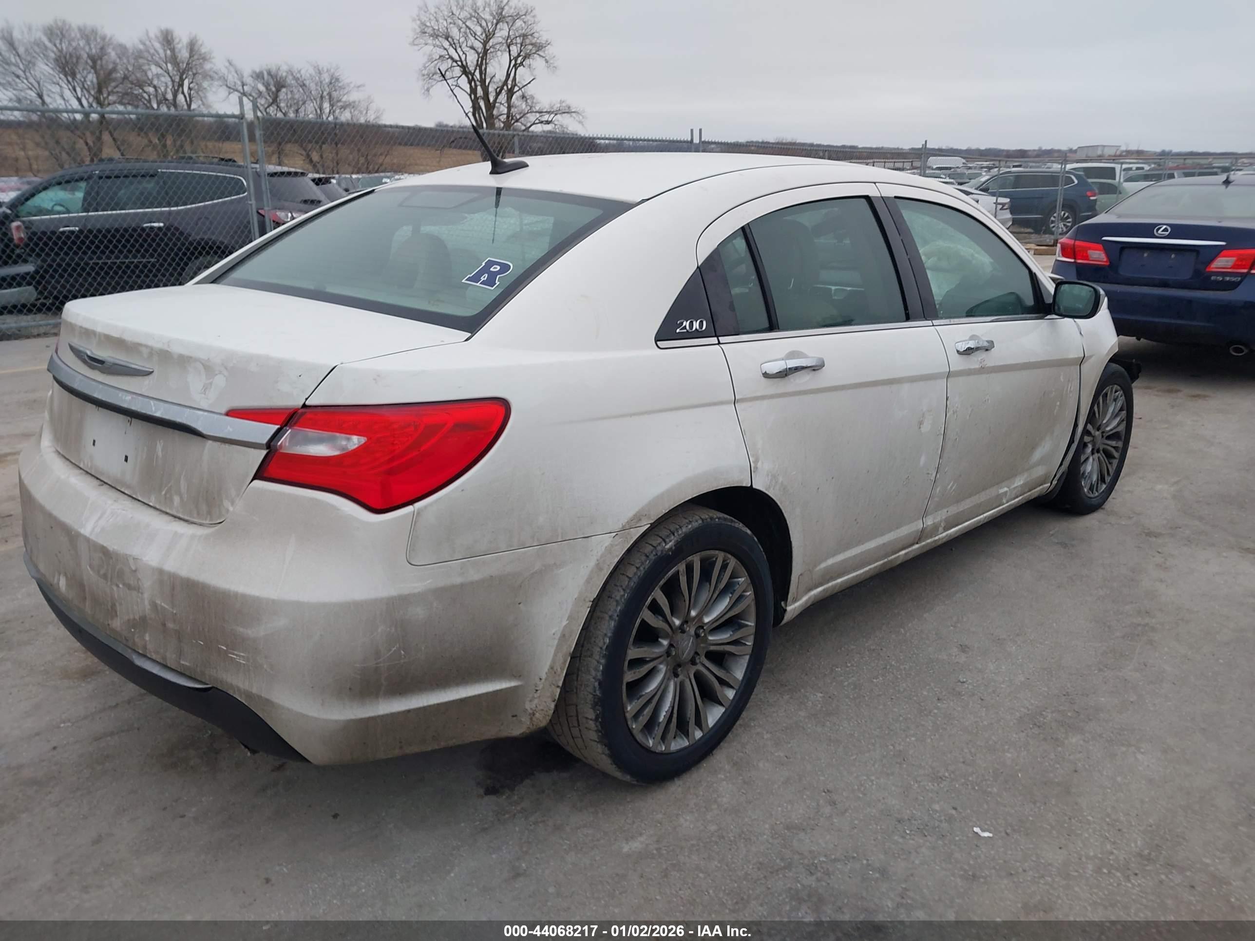 CHRYSLER 200 image 4
