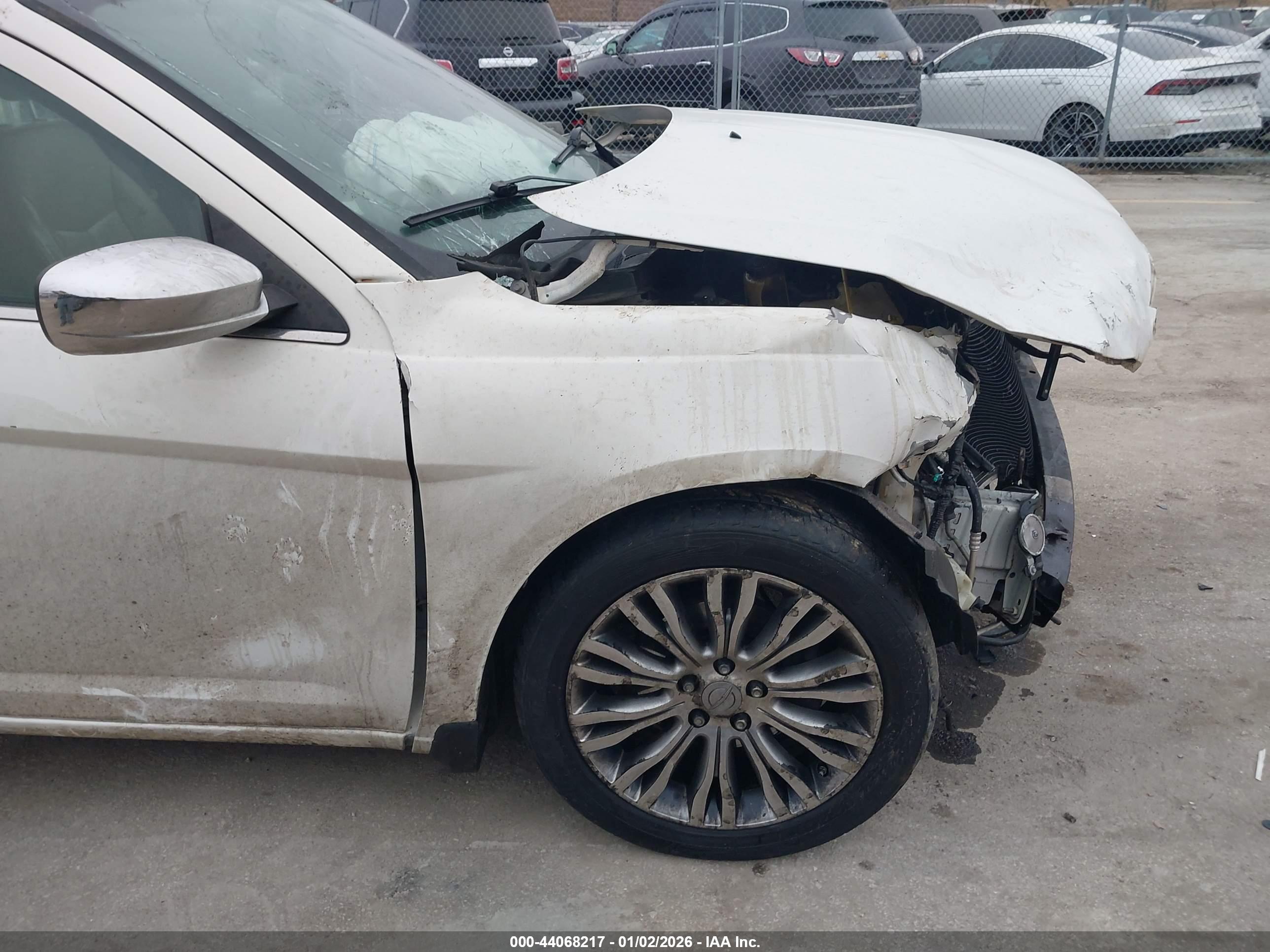 CHRYSLER 200 image 6