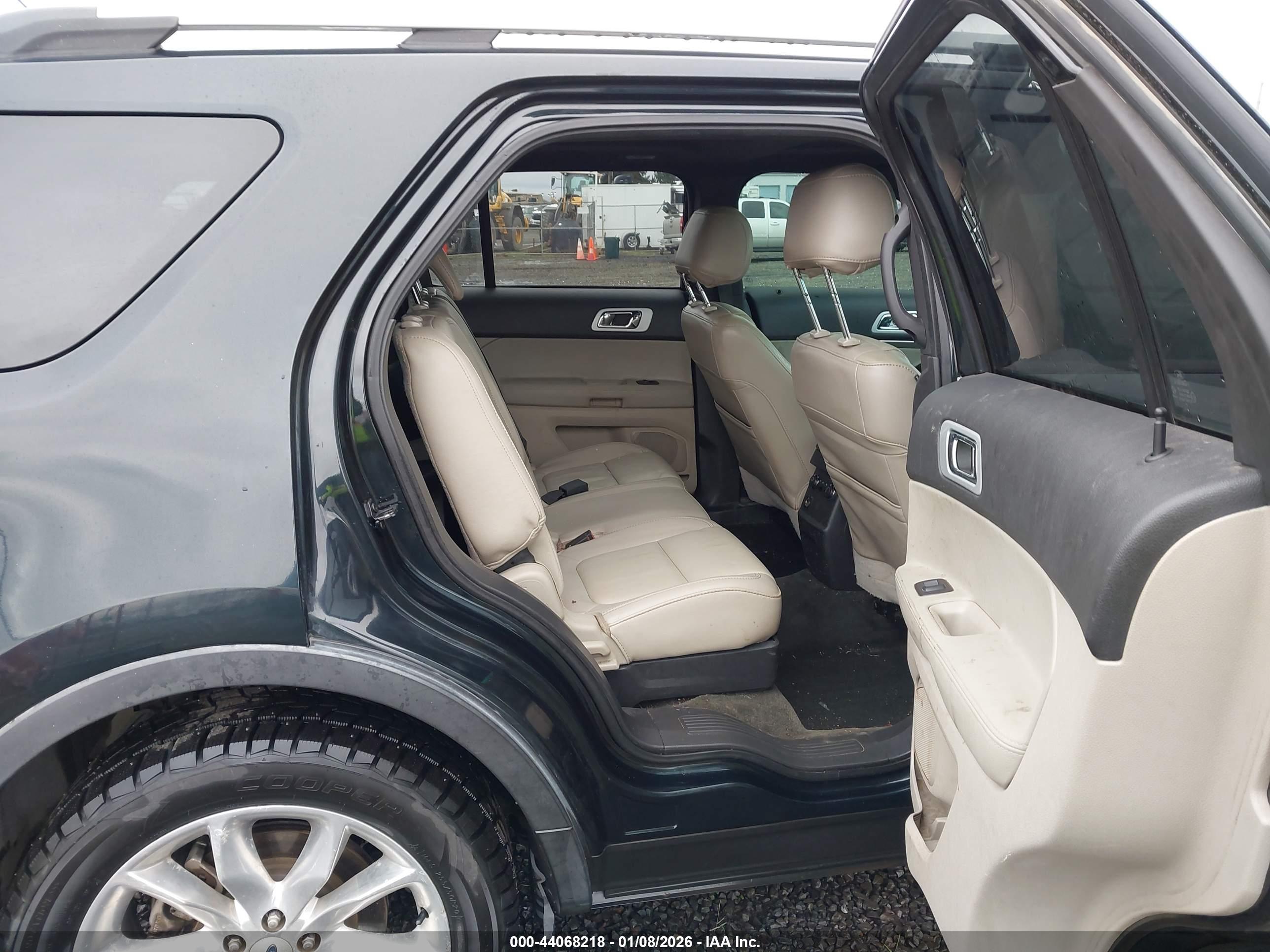 FORD EXPLORER image 8