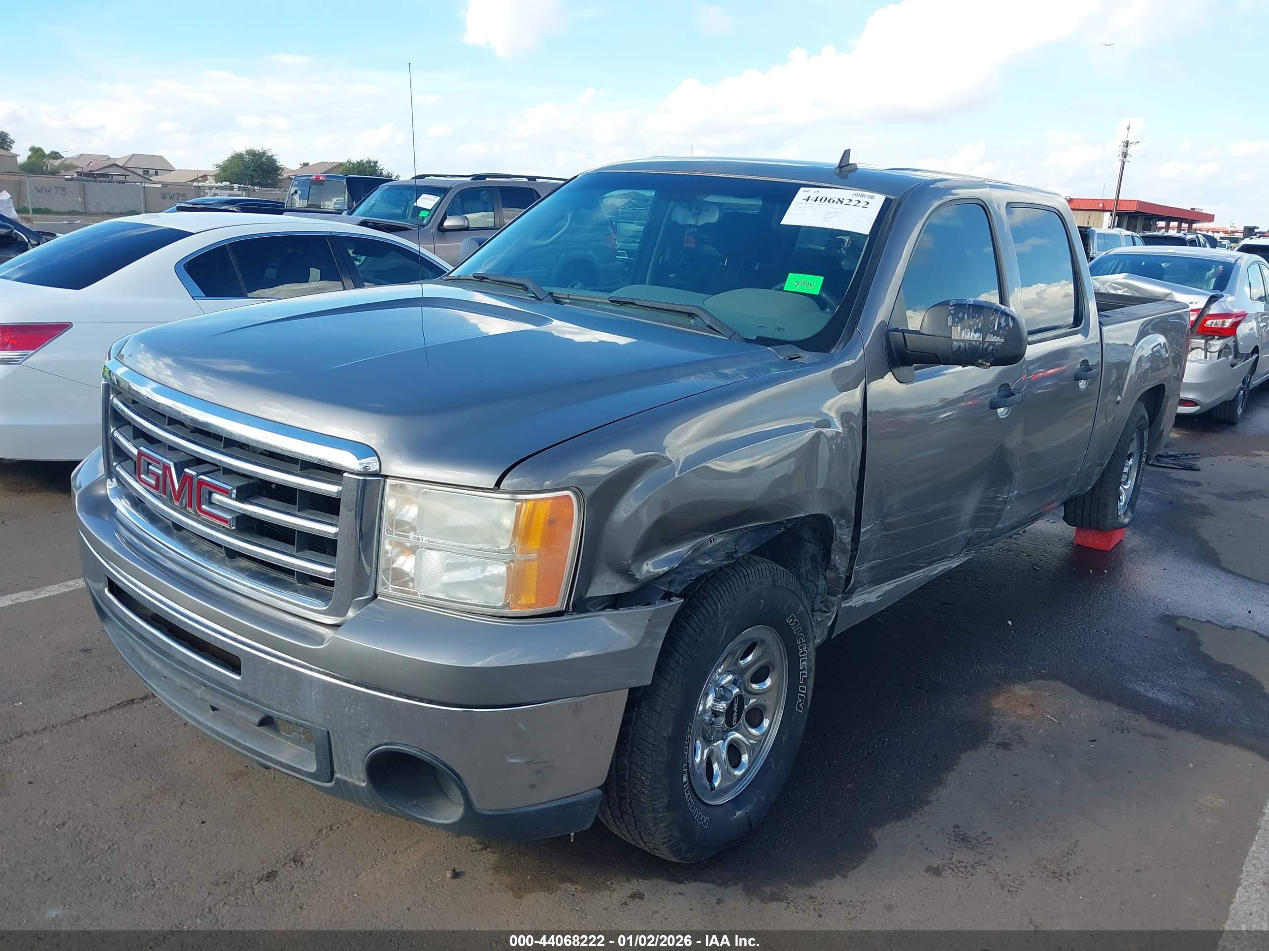 GMC SIERRA image 2