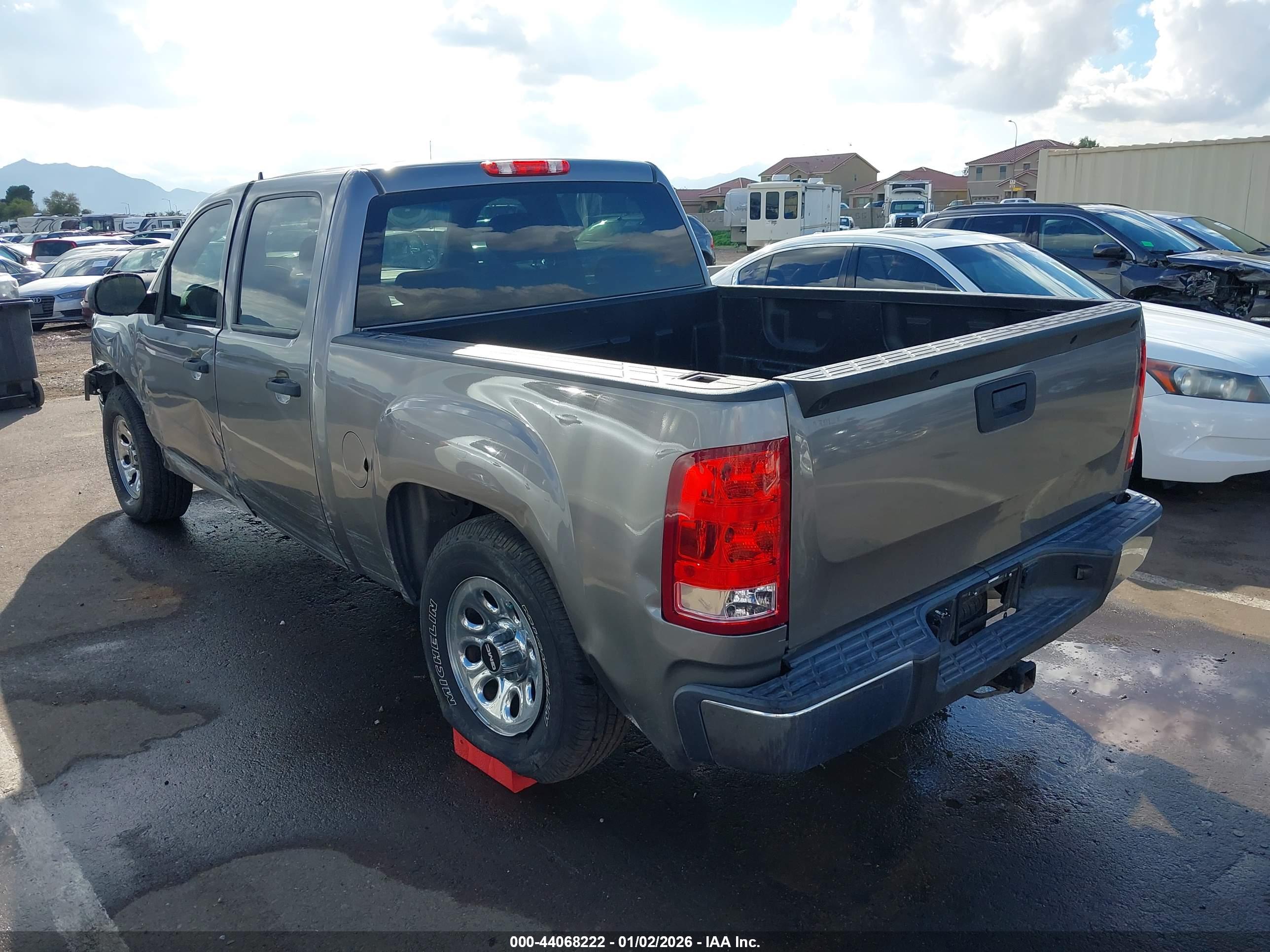 GMC SIERRA image 3