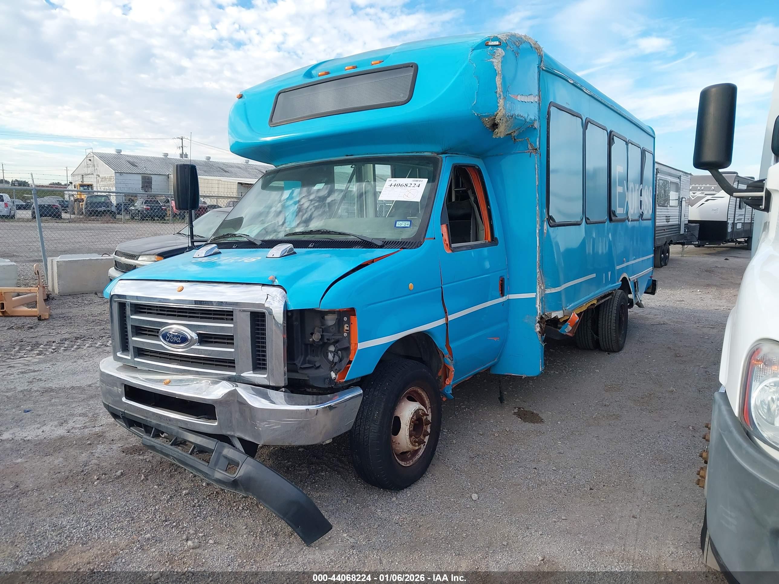 FORD E-450 image 2