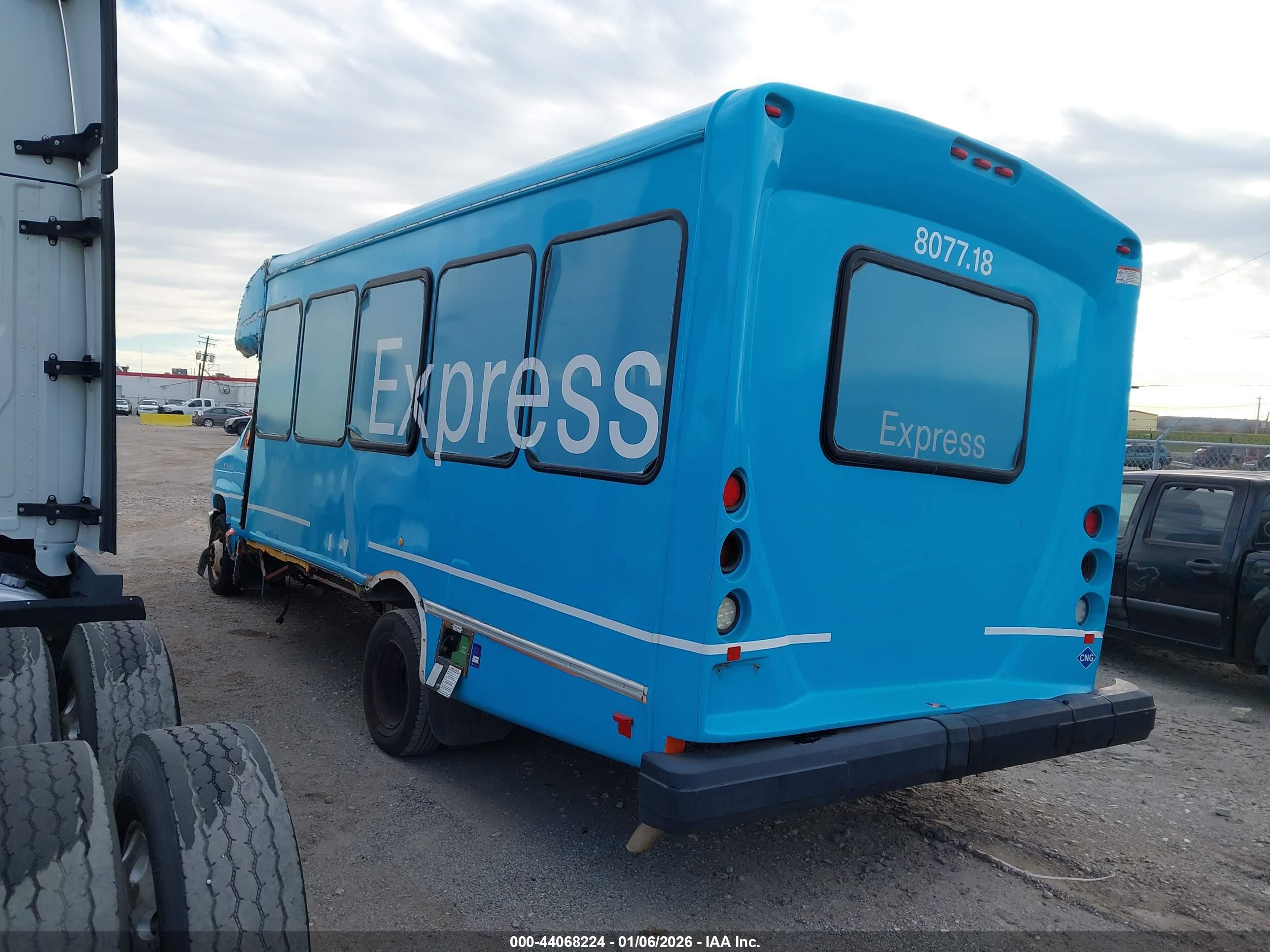 FORD E-450 image 3