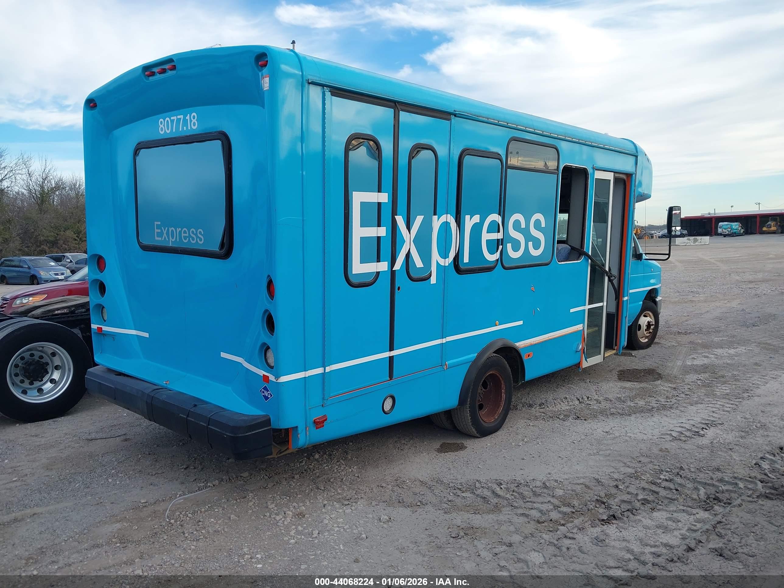 FORD E-450 image 4