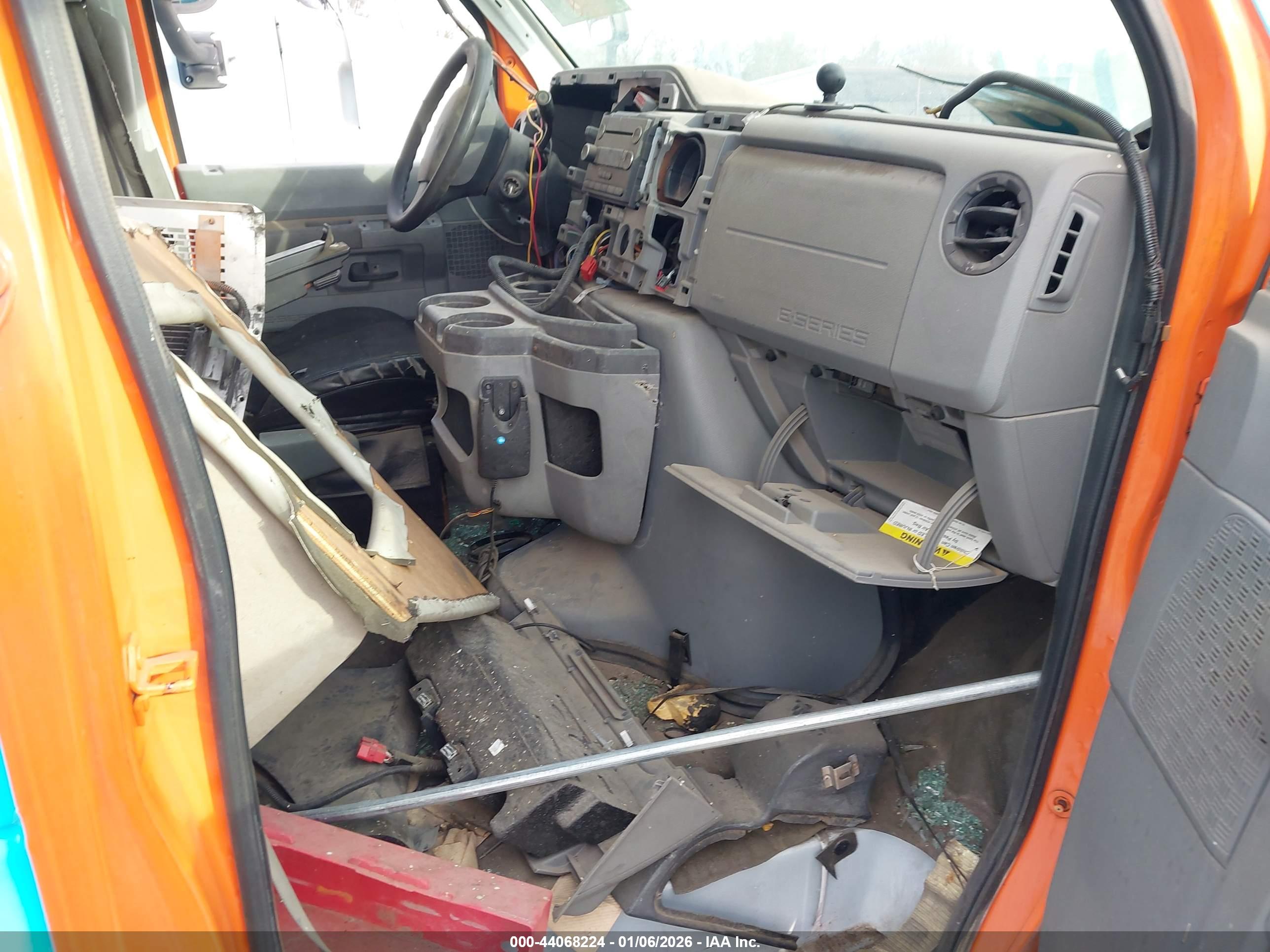 FORD E-450 image 7
