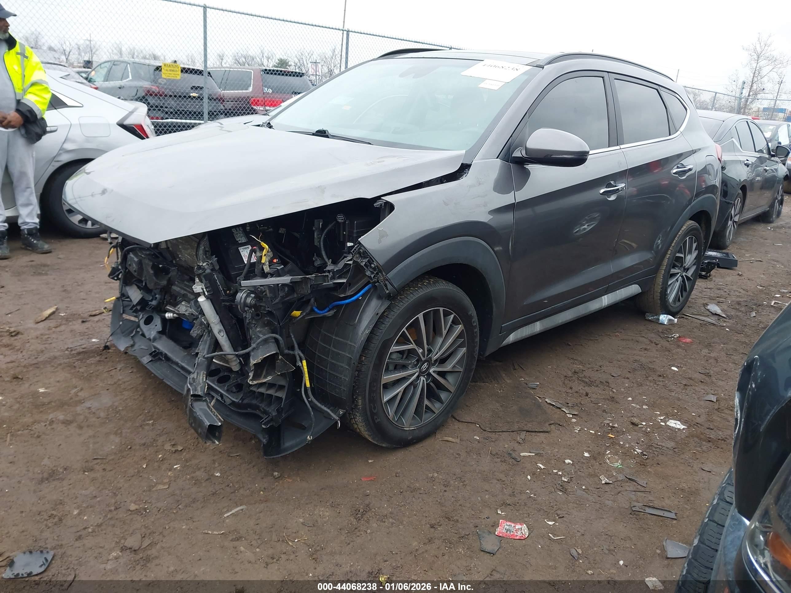 HYUNDAI TUCSON image 2